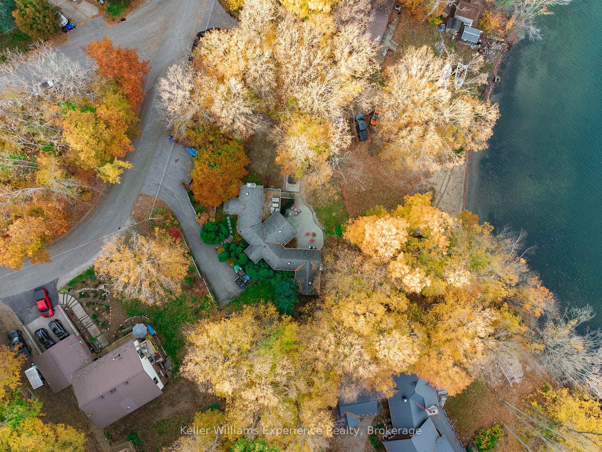 Photo 7 of 21 Lakeview Crescent, Tiny, Rural Tiny — HOMEH