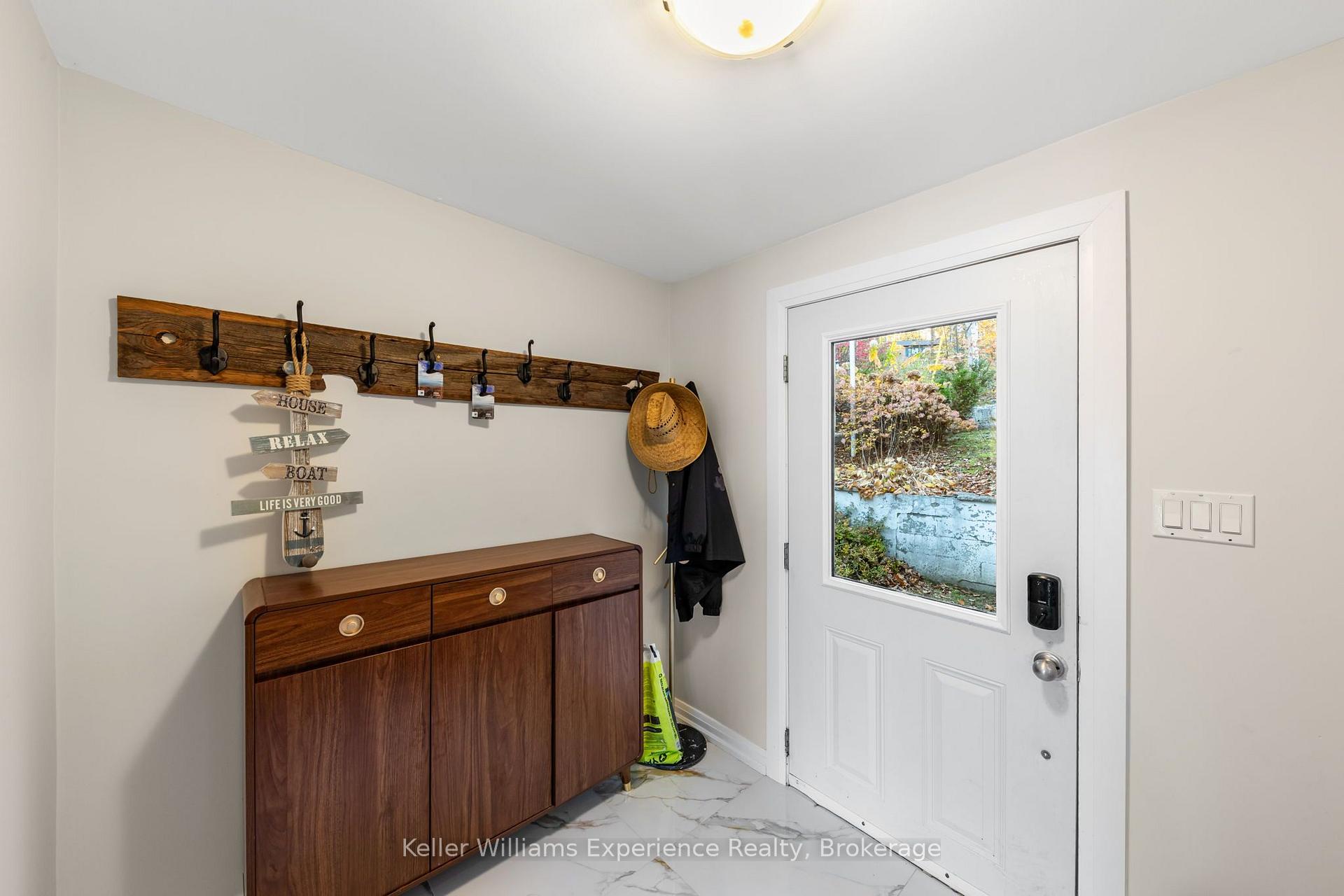 Photo 9 of 21 Lakeview Crescent, Tiny, Rural Tiny — HOMEH