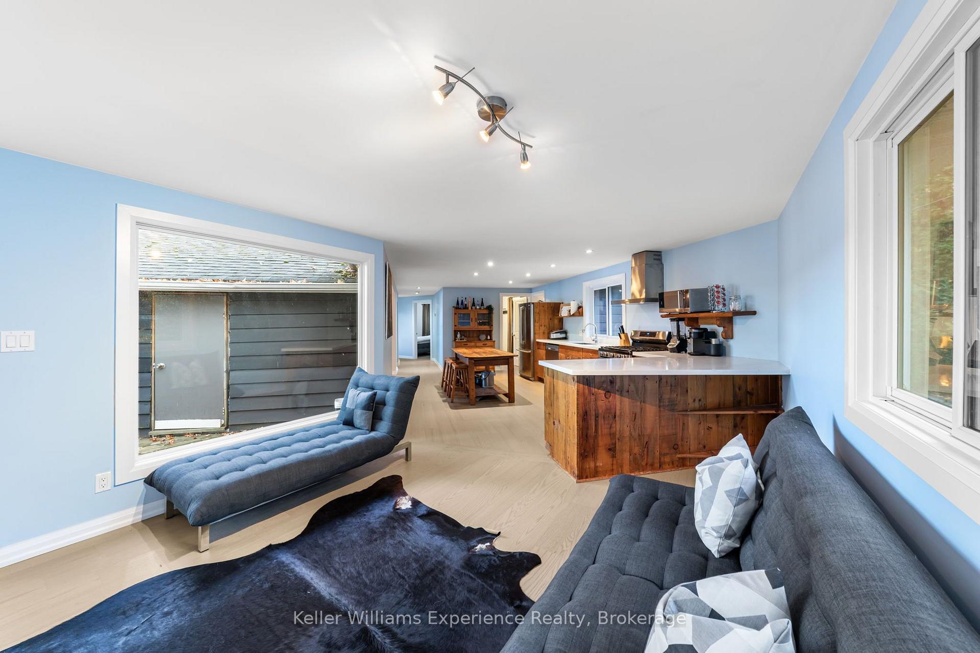 Photo 11 of 21 Lakeview Crescent, Tiny, Rural Tiny — HOMEH