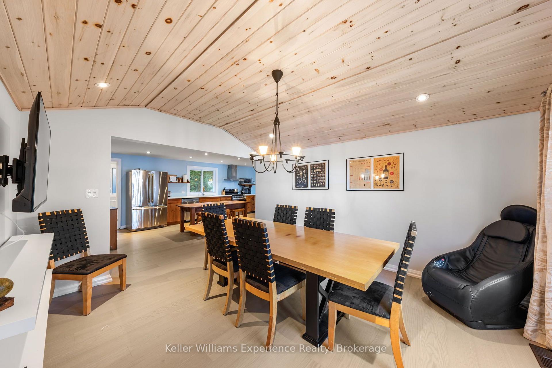 Photo 17 of 21 Lakeview Crescent, Tiny, Rural Tiny — HOMEH