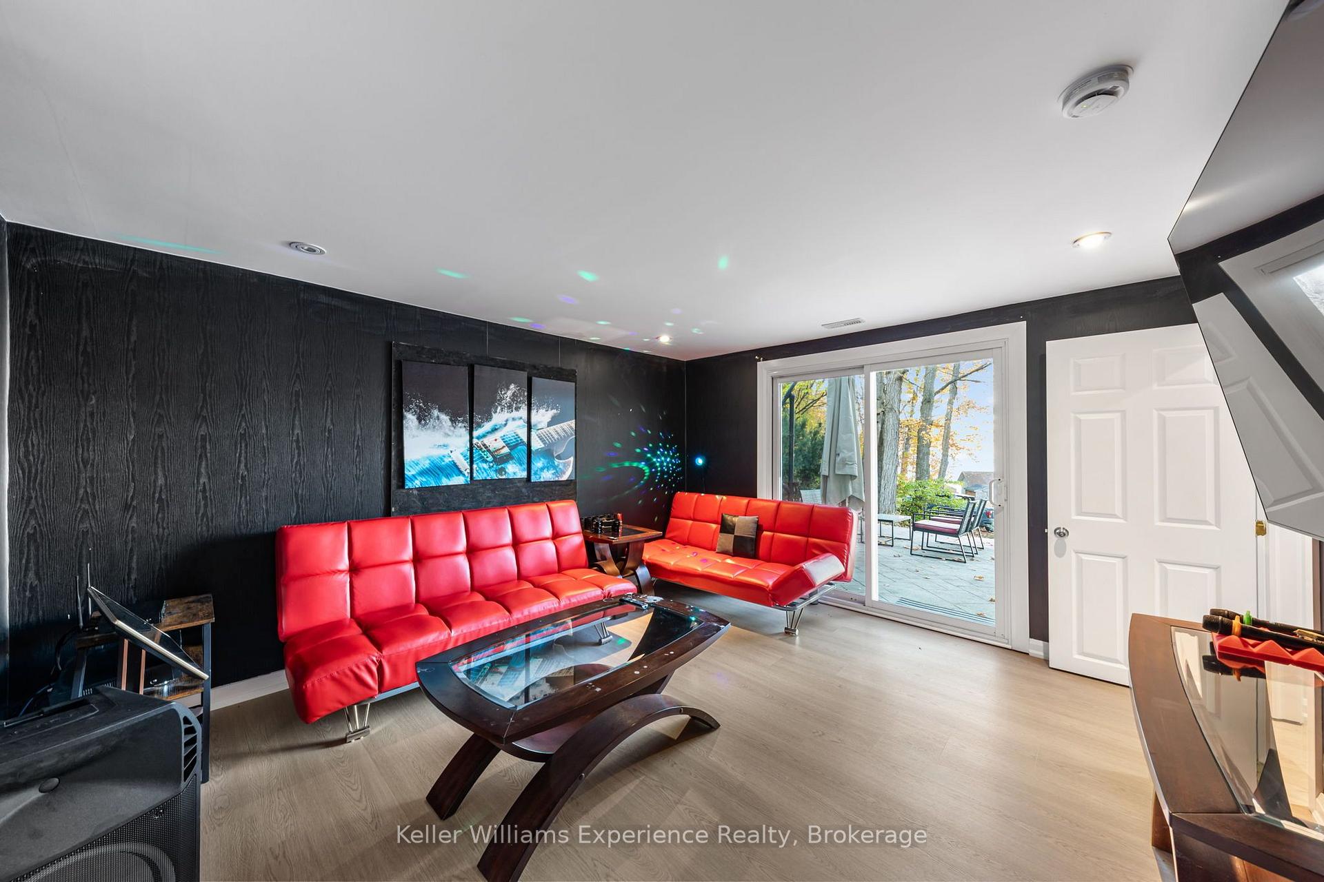 Photo 25 of 21 Lakeview Crescent, Tiny, Rural Tiny — HOMEH