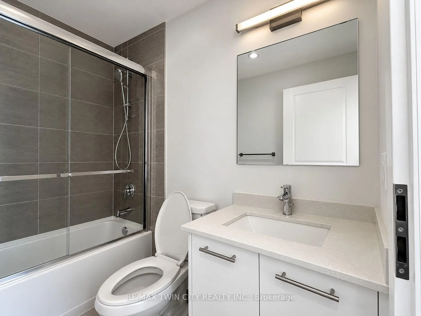 Photo 10 of Unit 3311, 30 Francis Street S, Kitchener, City Commercial Core — HOMEH