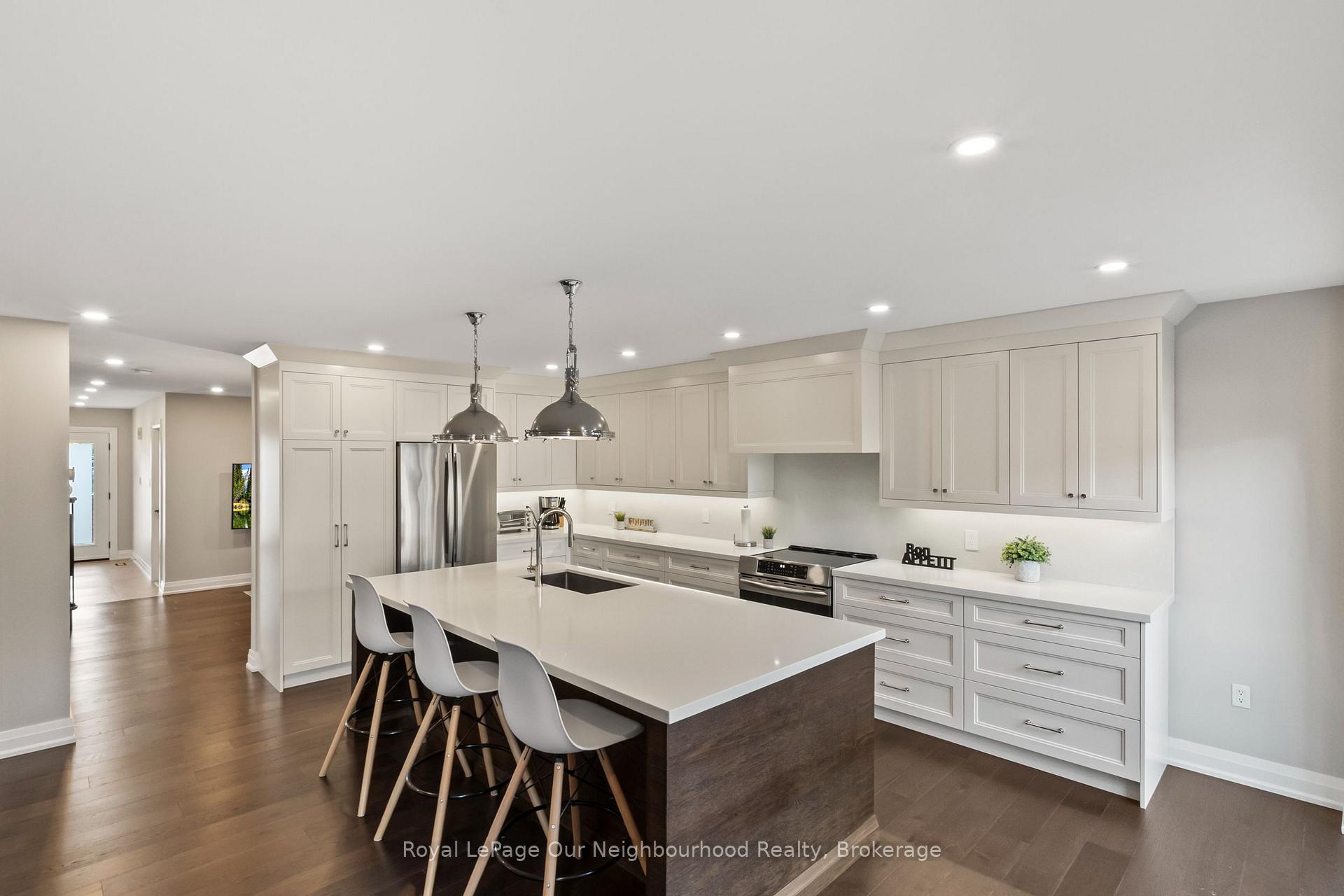 Photo 2 of 16 Bettina Place, Whitby, Rolling Acres — HOMEH