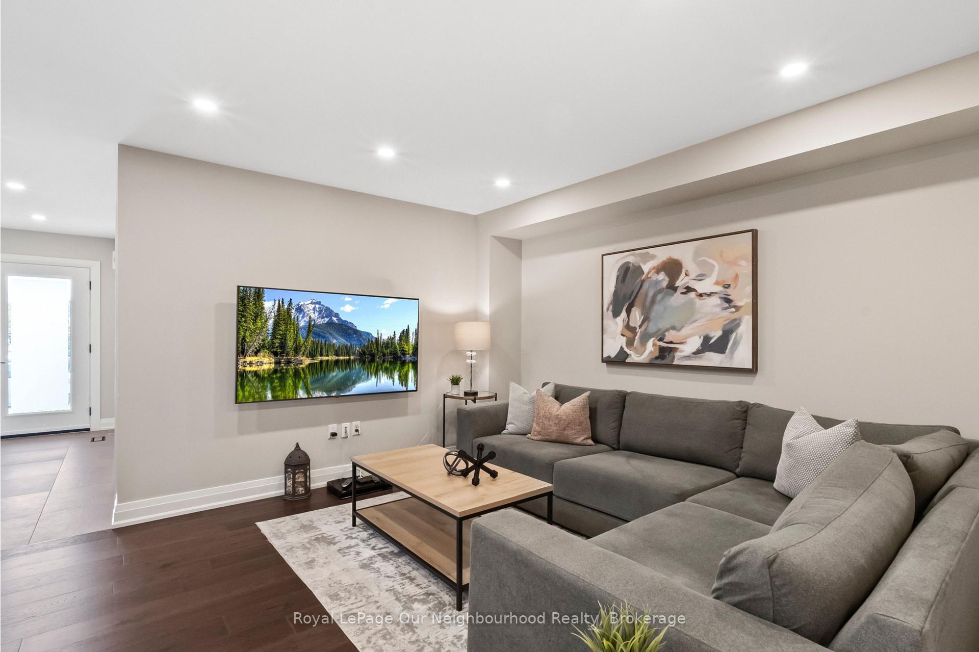 Photo 9 of 16 Bettina Place, Whitby, Rolling Acres — HOMEH