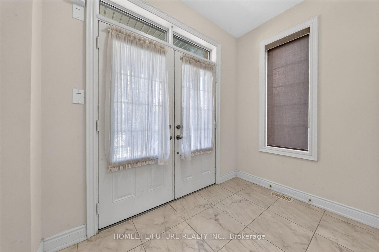 Photo 4 of 2548 Bandsman Crescent, Oshawa, Windfields — HOMEH