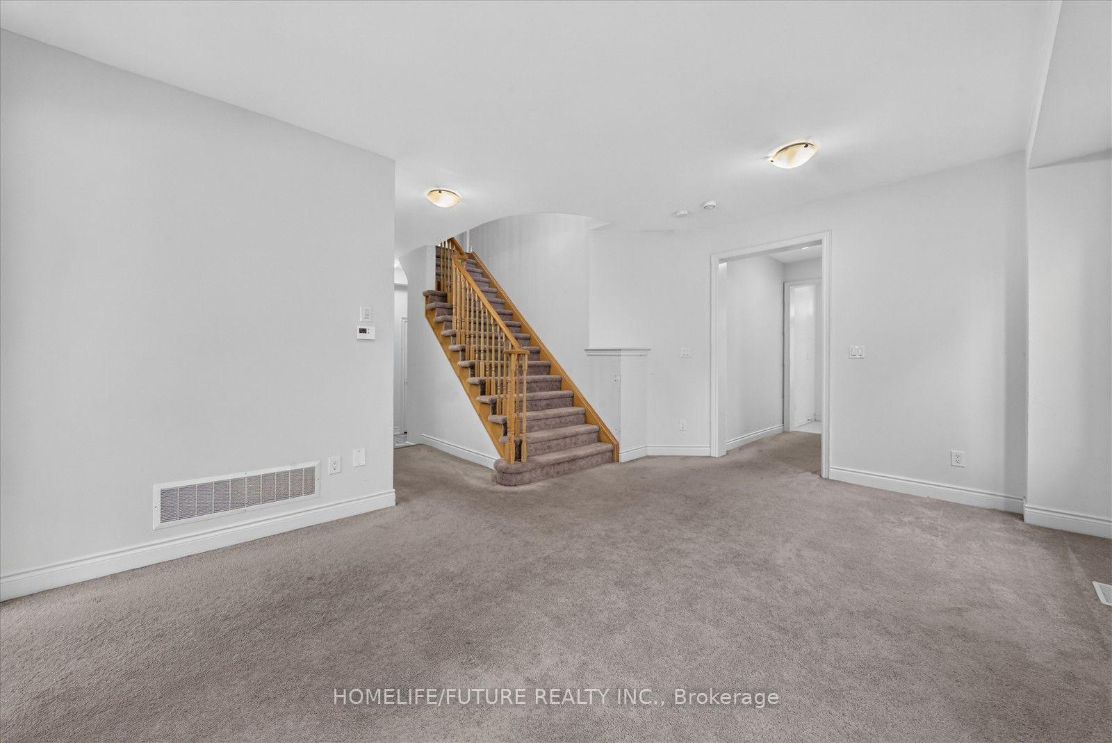Photo 6 of 2548 Bandsman Crescent, Oshawa, Windfields — HOMEH