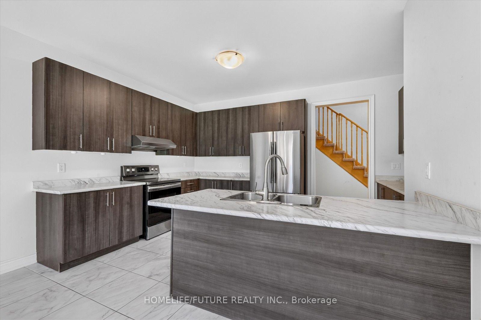 Photo 12 of 2548 Bandsman Crescent, Oshawa, Windfields — HOMEH