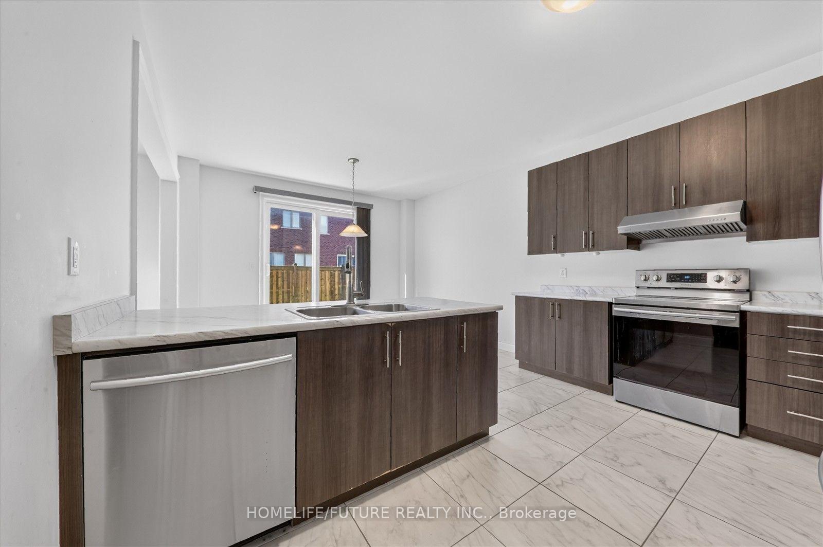 Photo 15 of 2548 Bandsman Crescent, Oshawa, Windfields — HOMEH