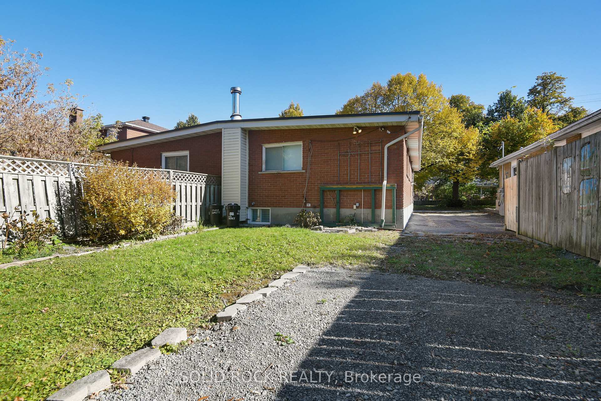 Photo 2 of 1012 Panet Street, Ottawa, Carlington — HOMEH