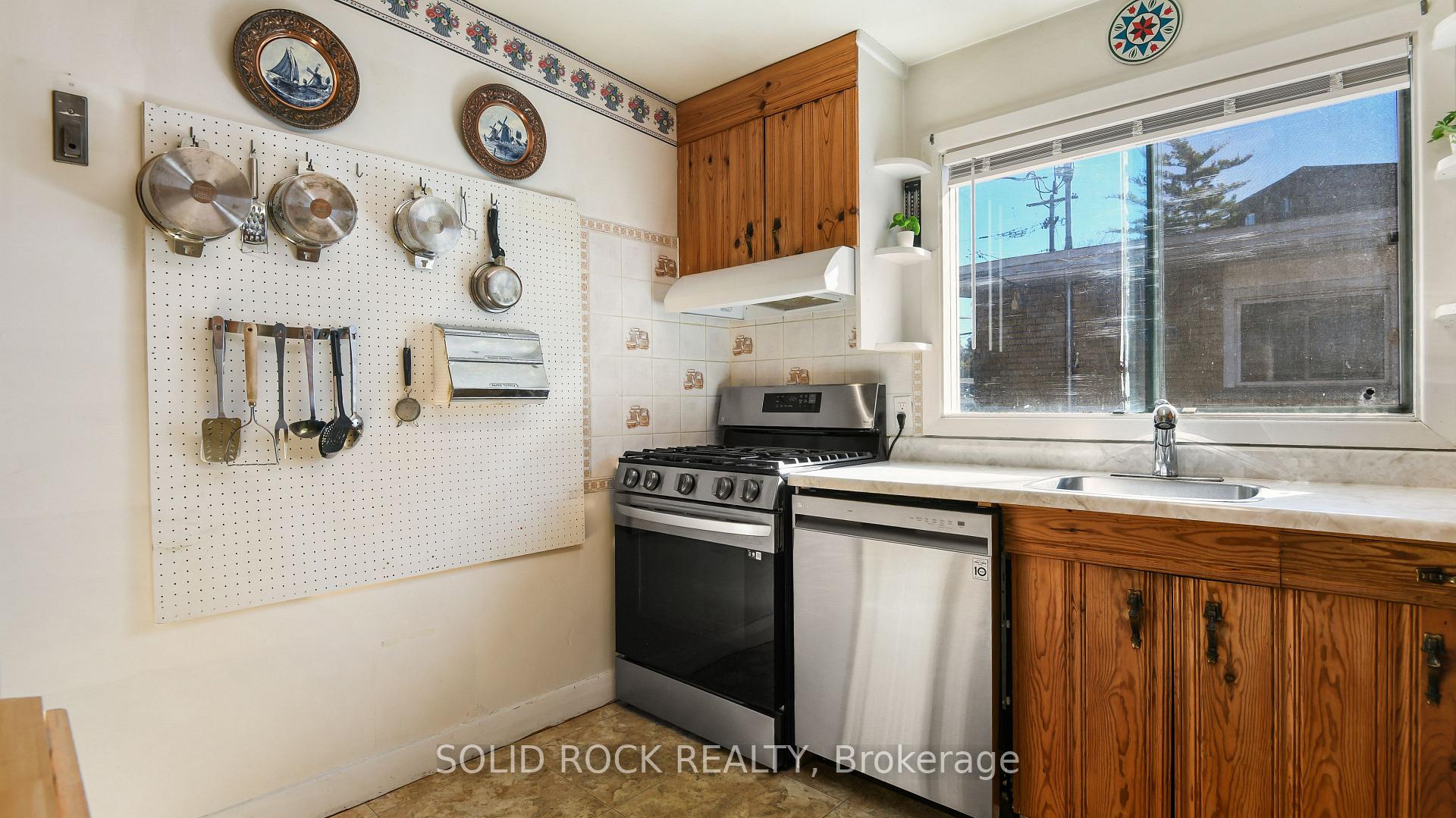 Photo 10 of 1012 Panet Street, Ottawa, Carlington — HOMEH