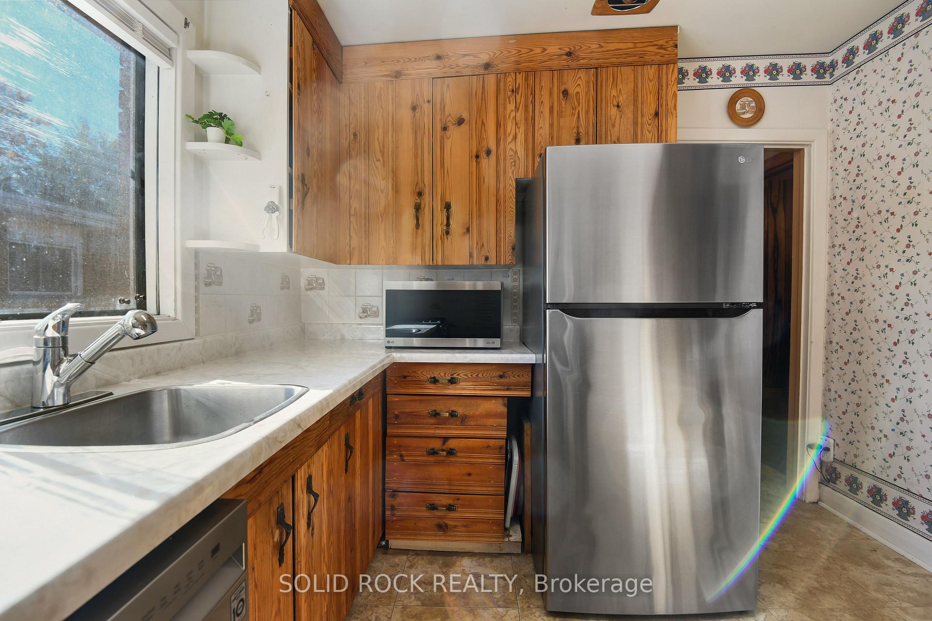 Photo 11 of 1012 Panet Street, Ottawa, Carlington — HOMEH