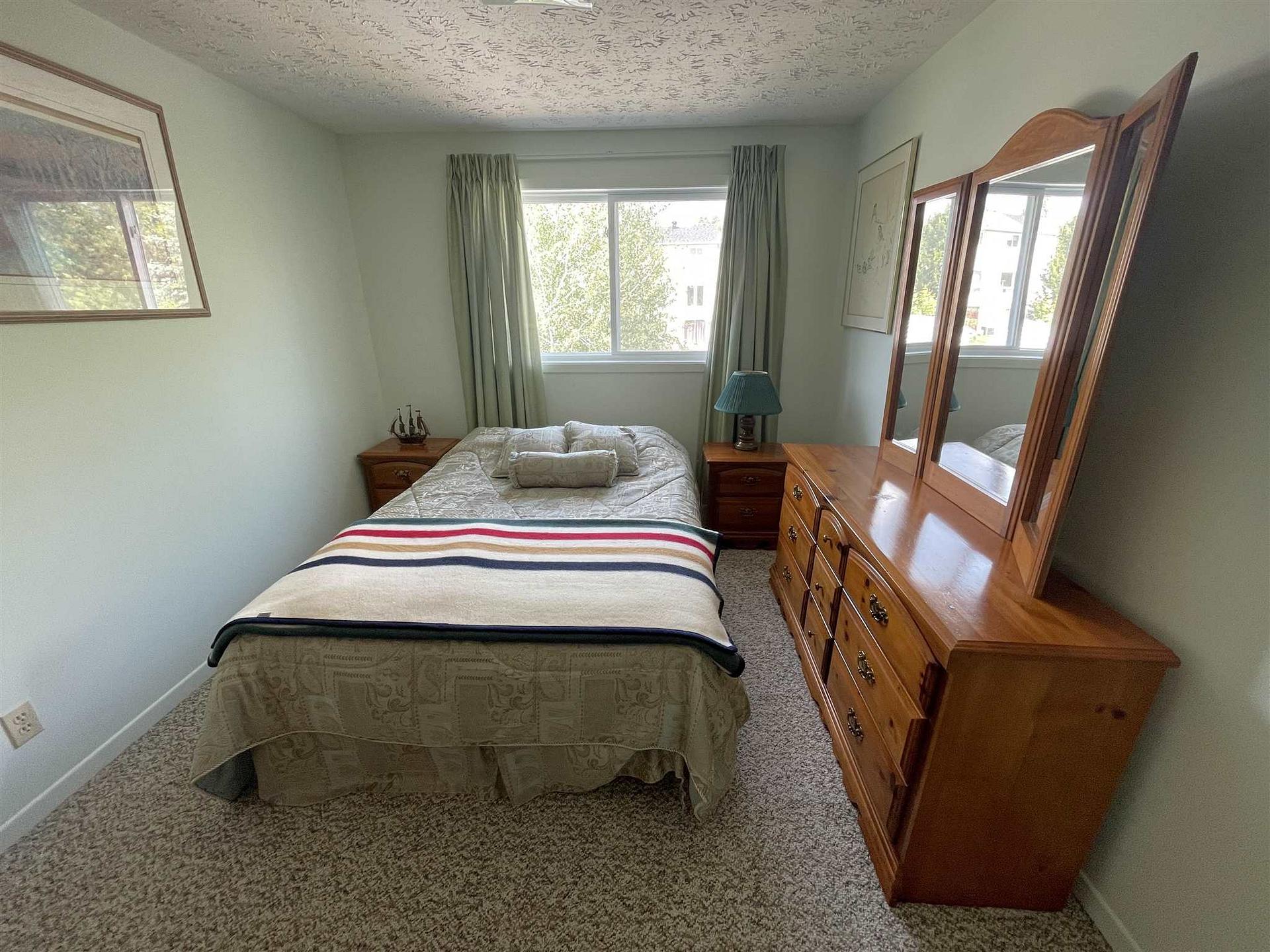 Photo 12 of 68 Farquhar Place, Elliot Lake — HOMEH