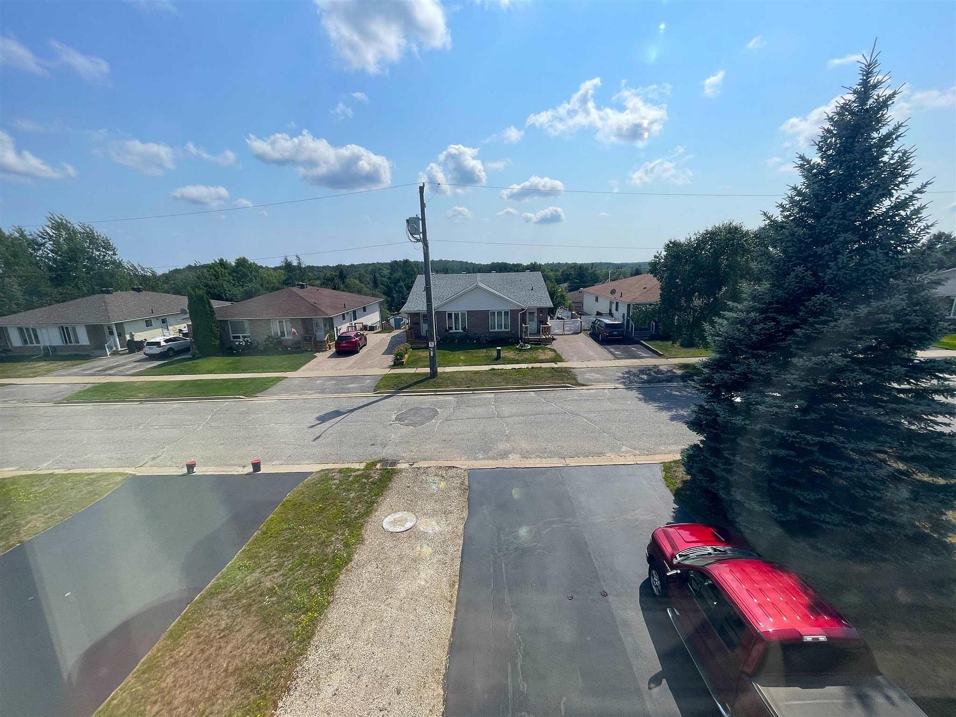 Photo 23 of 68 Farquhar Place, Elliot Lake — HOMEH