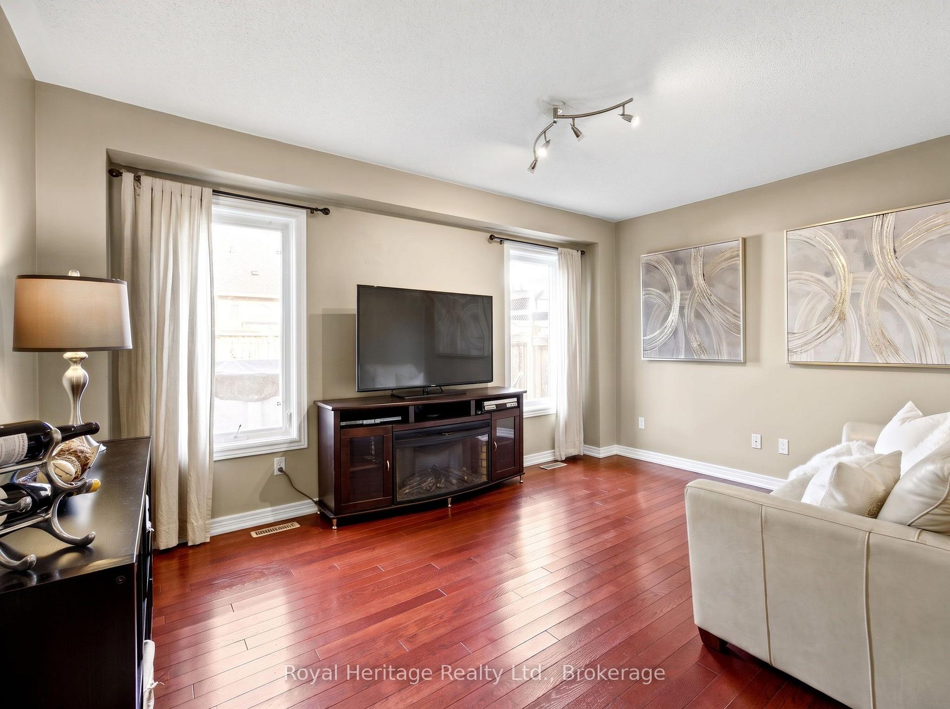 Photo 18 of 65 Cranborne Crescent, Whitby, Brooklin — HOMEH