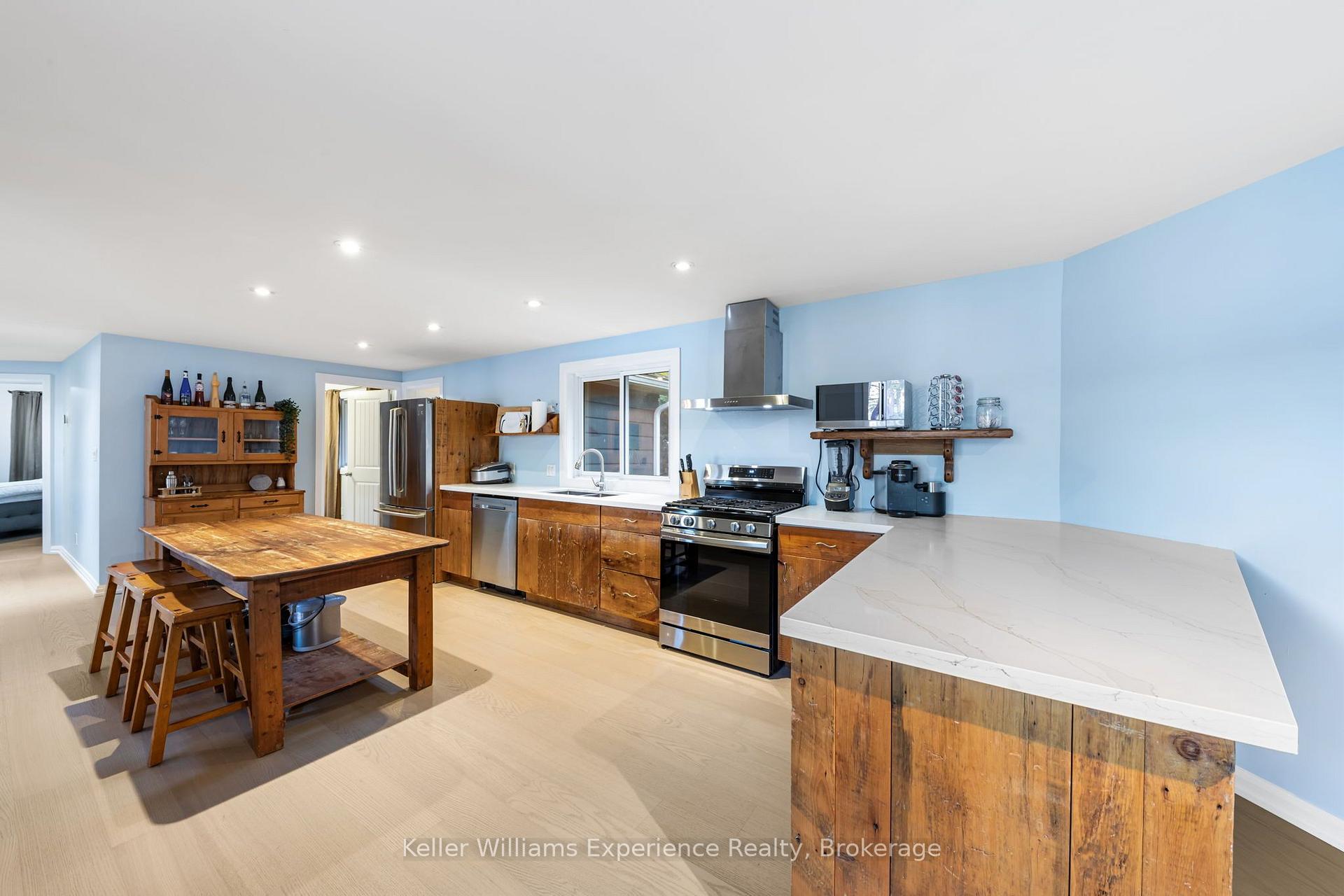 Photo 12 of 21 Lakeview Crescent, Tiny, Rural Tiny — HOMEH