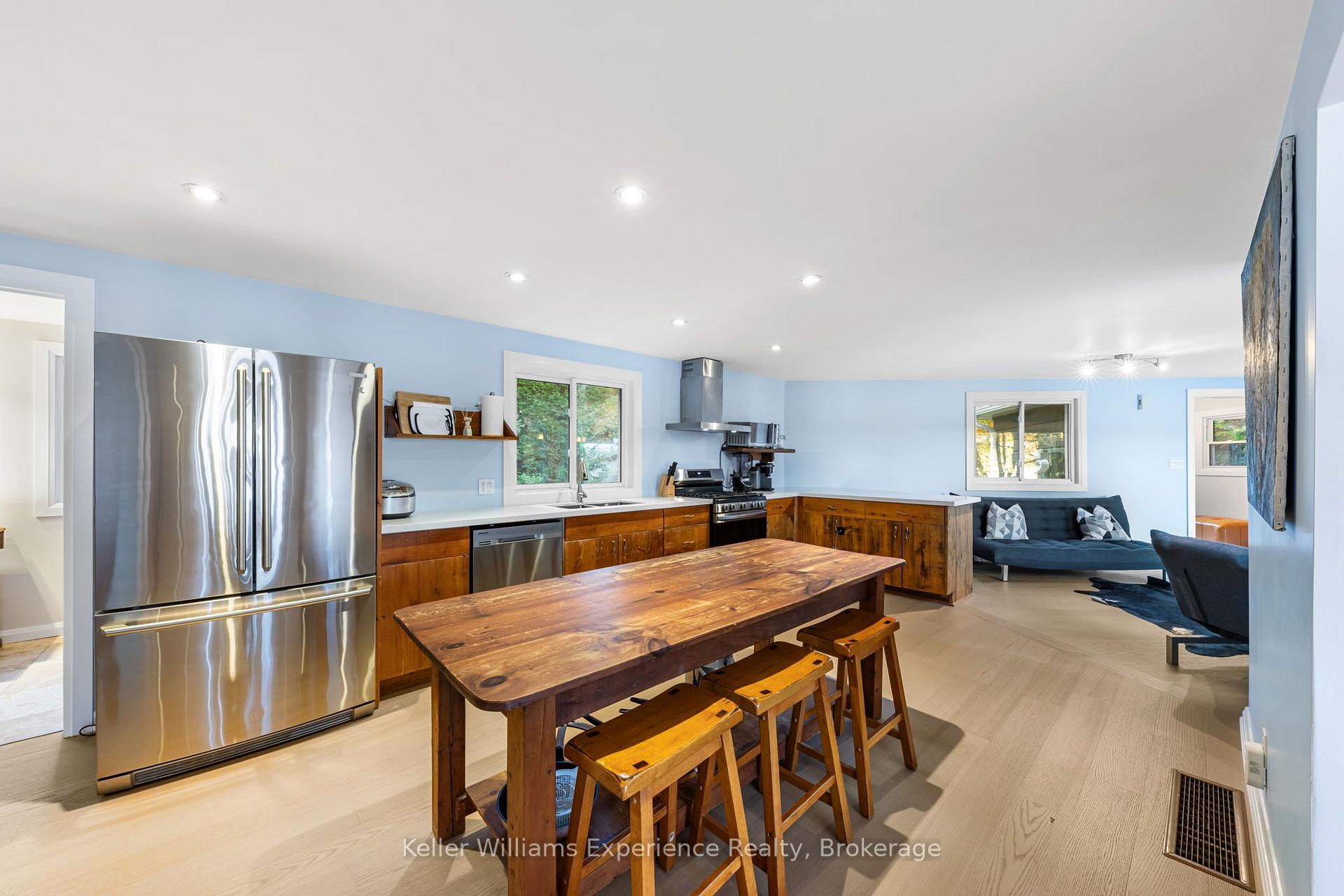 Photo 13 of 21 Lakeview Crescent, Tiny, Rural Tiny — HOMEH