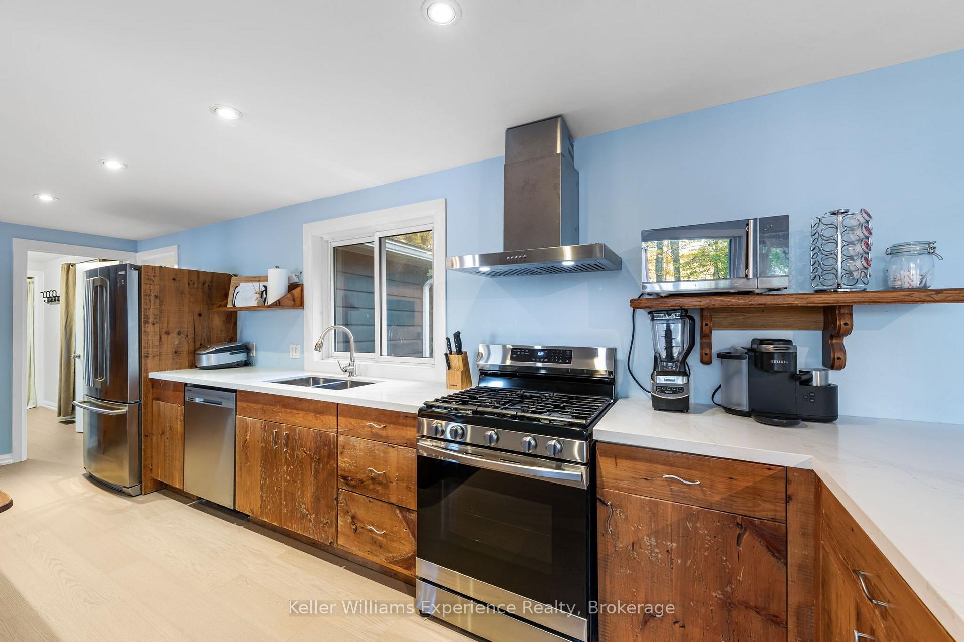 Photo 15 of 21 Lakeview Crescent, Tiny, Rural Tiny — HOMEH