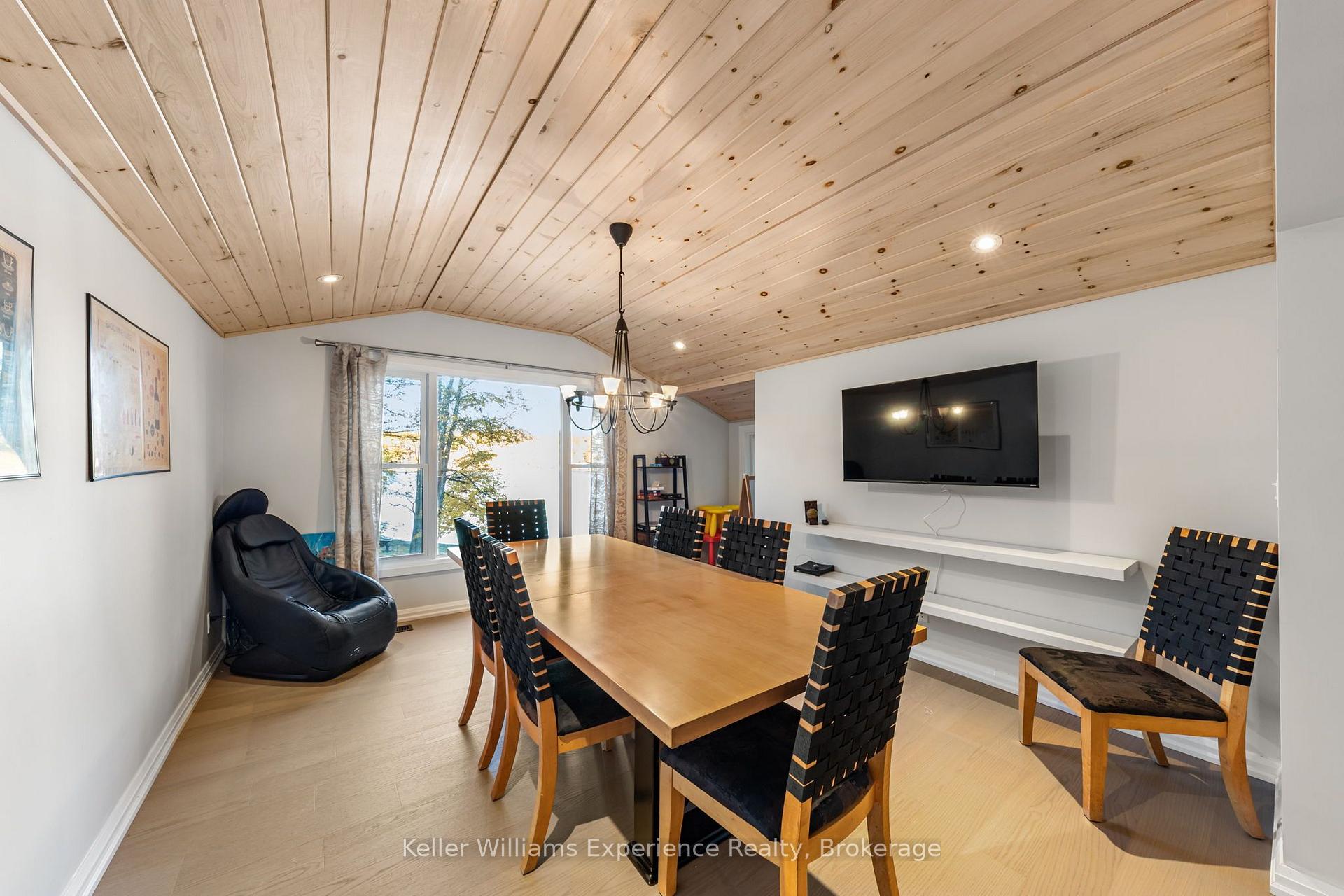 Photo 16 of 21 Lakeview Crescent, Tiny, Rural Tiny — HOMEH