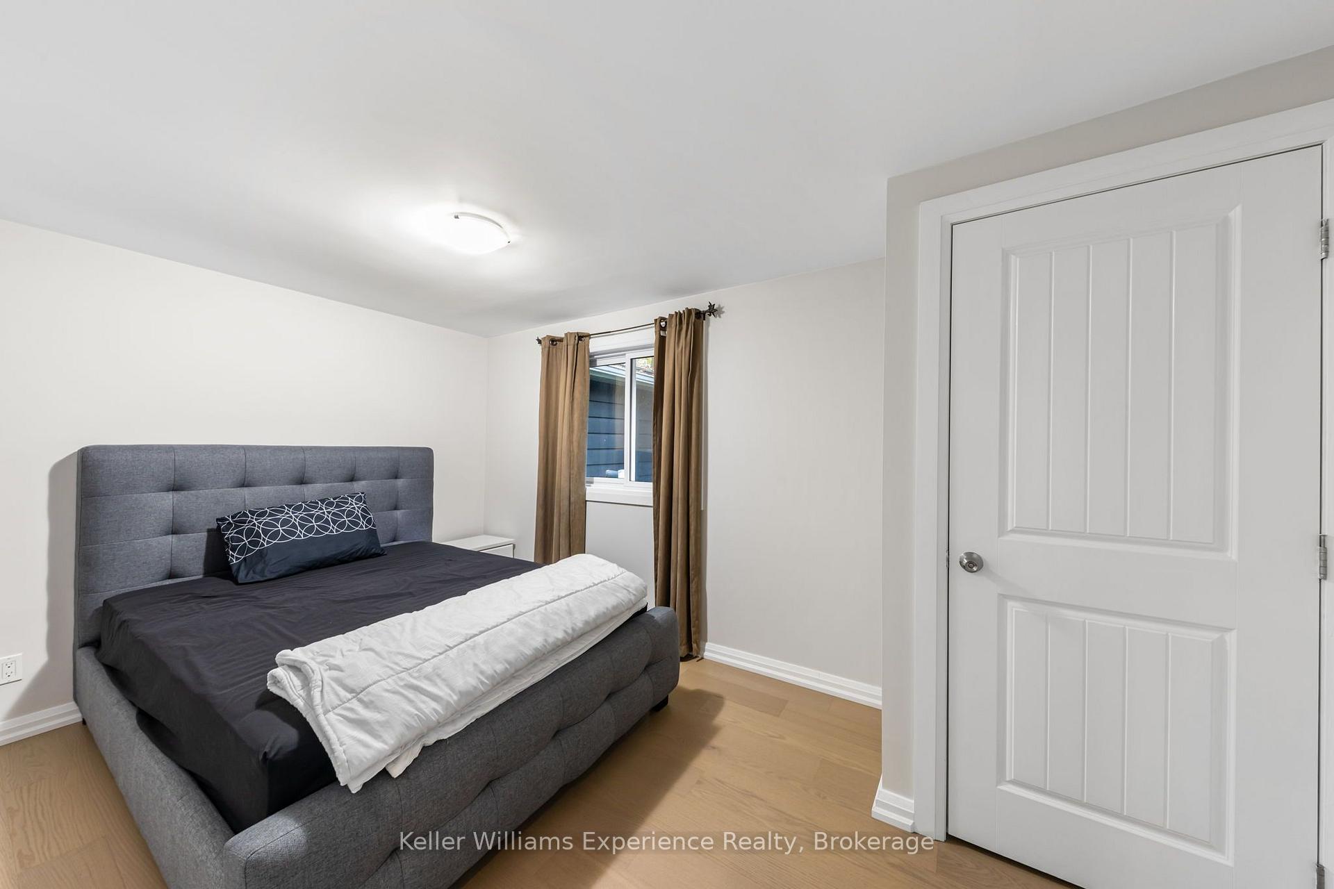 Photo 21 of 21 Lakeview Crescent, Tiny, Rural Tiny — HOMEH