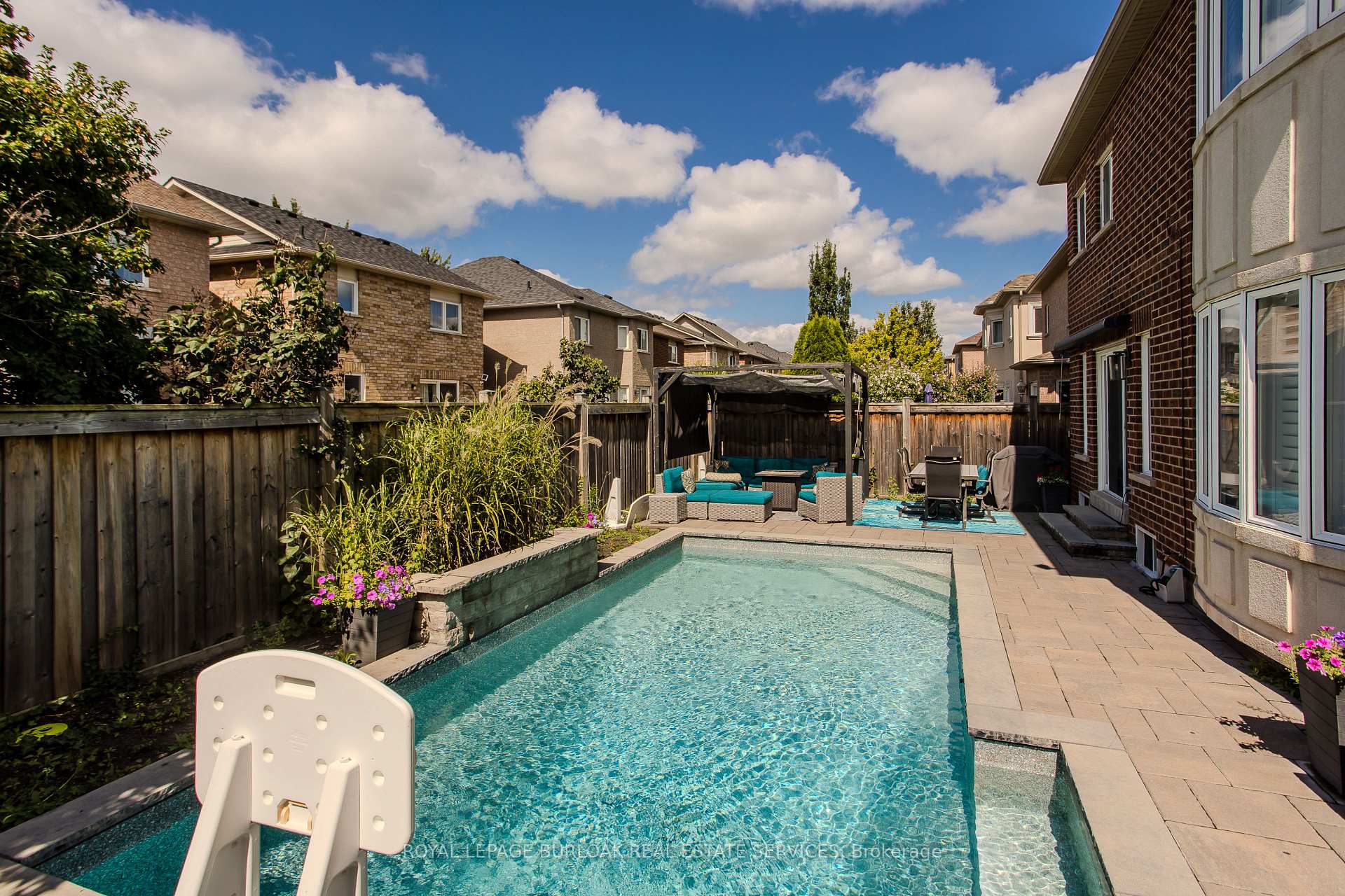 Photo 2 of 2248 Elmside Crescent, Burlington, Orchard — HOMEH