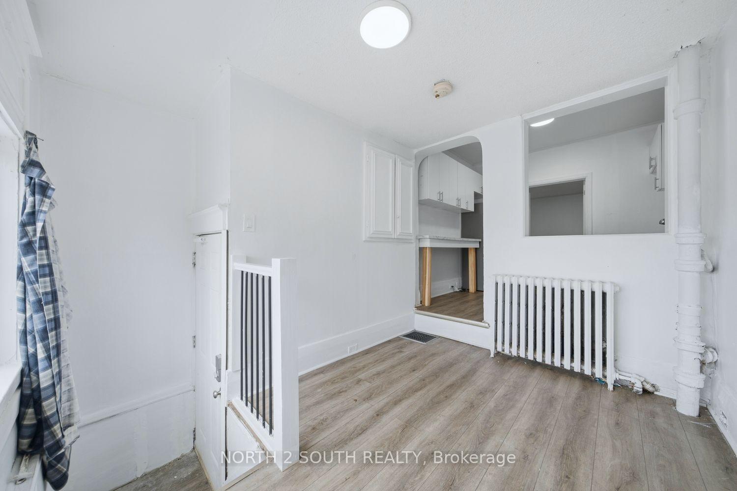 Photo 2 of 880 Dundas Street E, London, East L — HOMEH