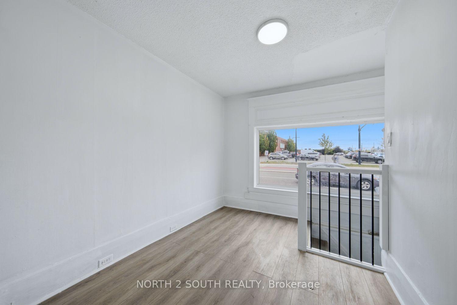 Photo 4 of 880 Dundas Street E, London, East L — HOMEH
