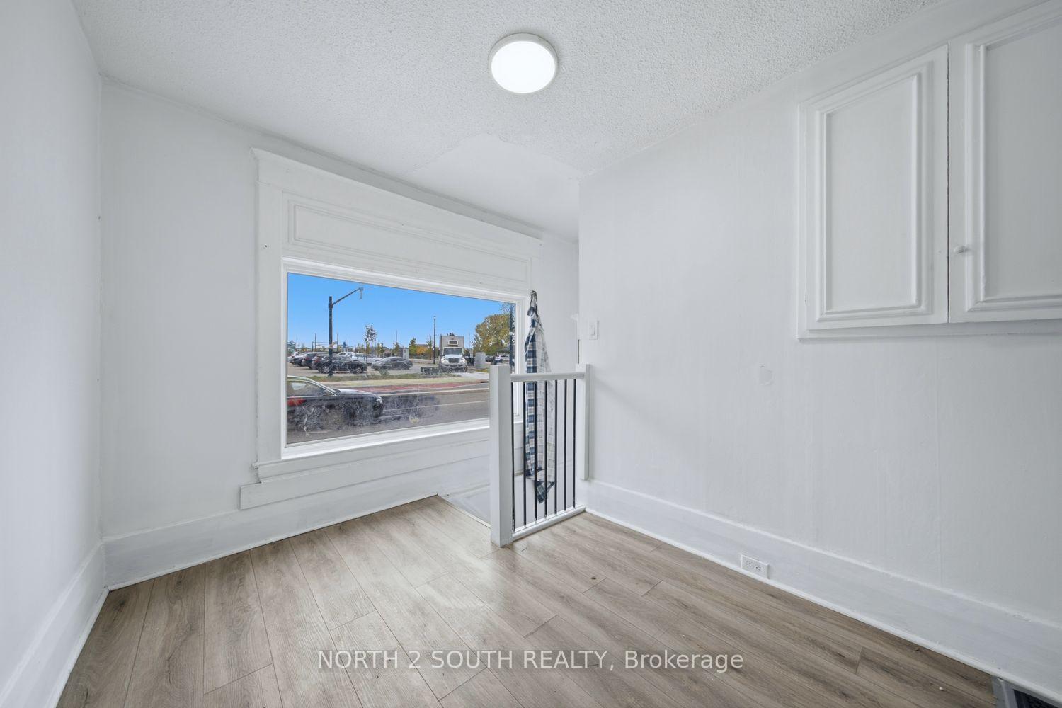 Photo 5 of 880 Dundas Street E, London, East L — HOMEH