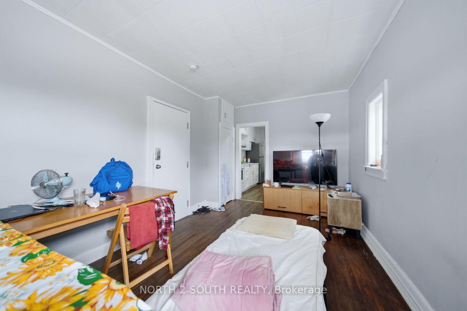 Photo 17 of 880 Dundas Street E, London, East L — HOMEH