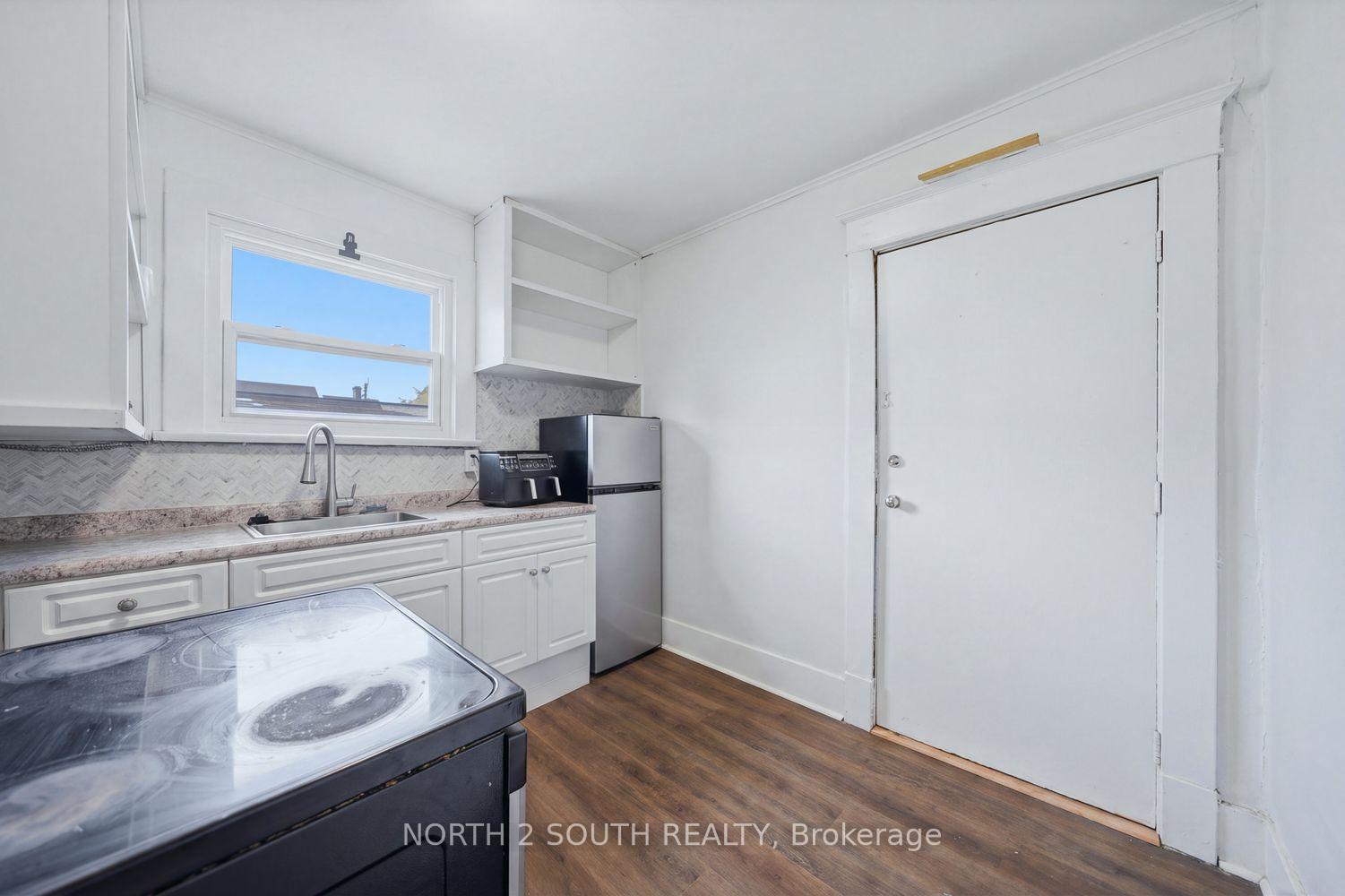 Photo 24 of 880 Dundas Street E, London, East L — HOMEH