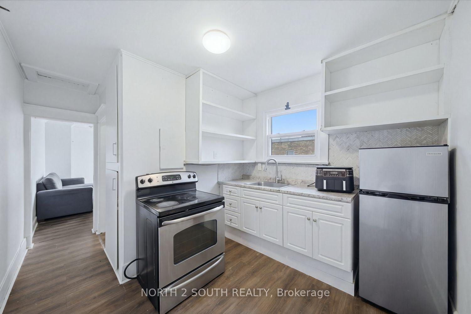 Photo 25 of 880 Dundas Street E, London, East L — HOMEH