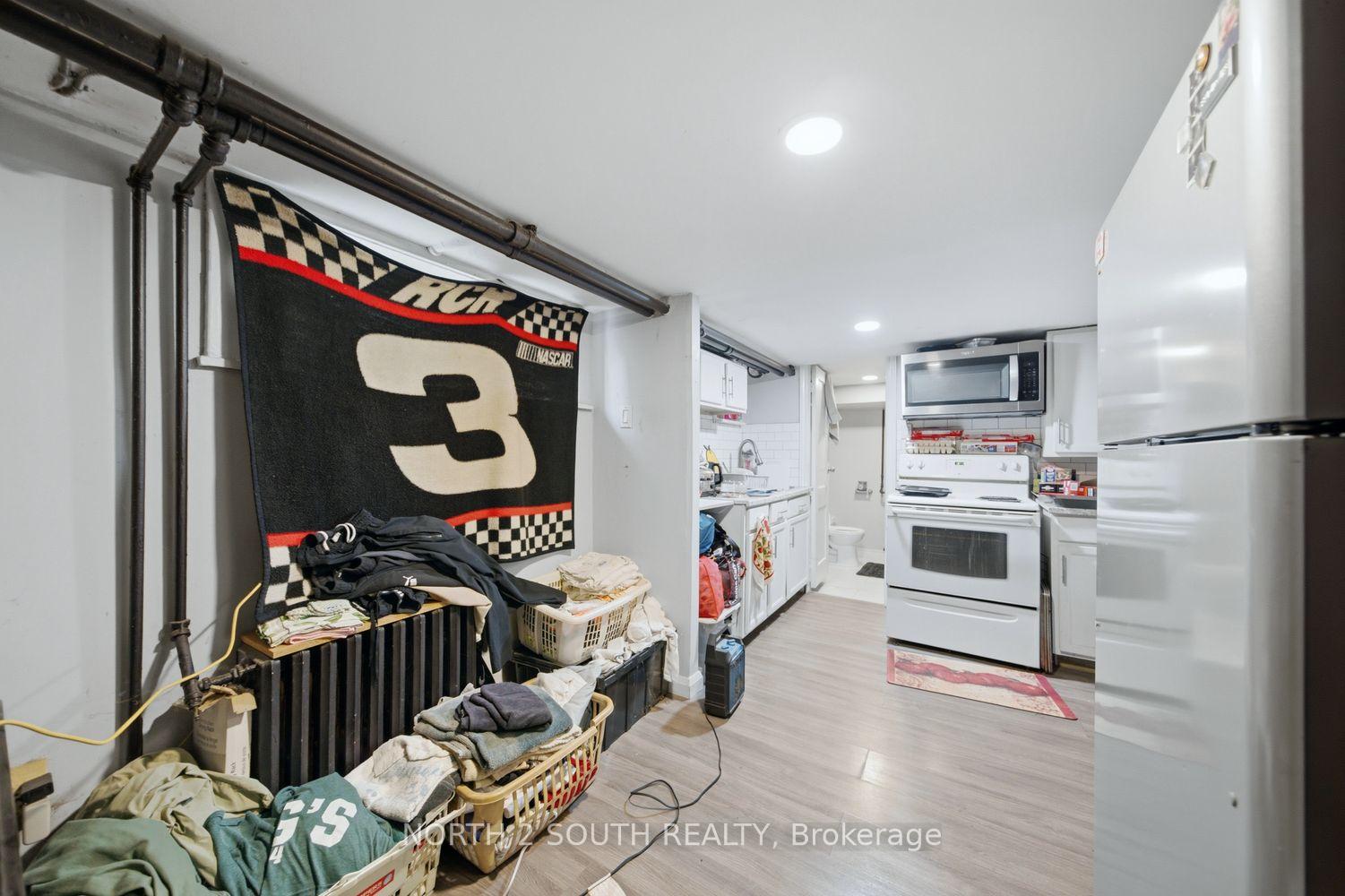 Photo 38 of 880 Dundas Street E, London, East L — HOMEH