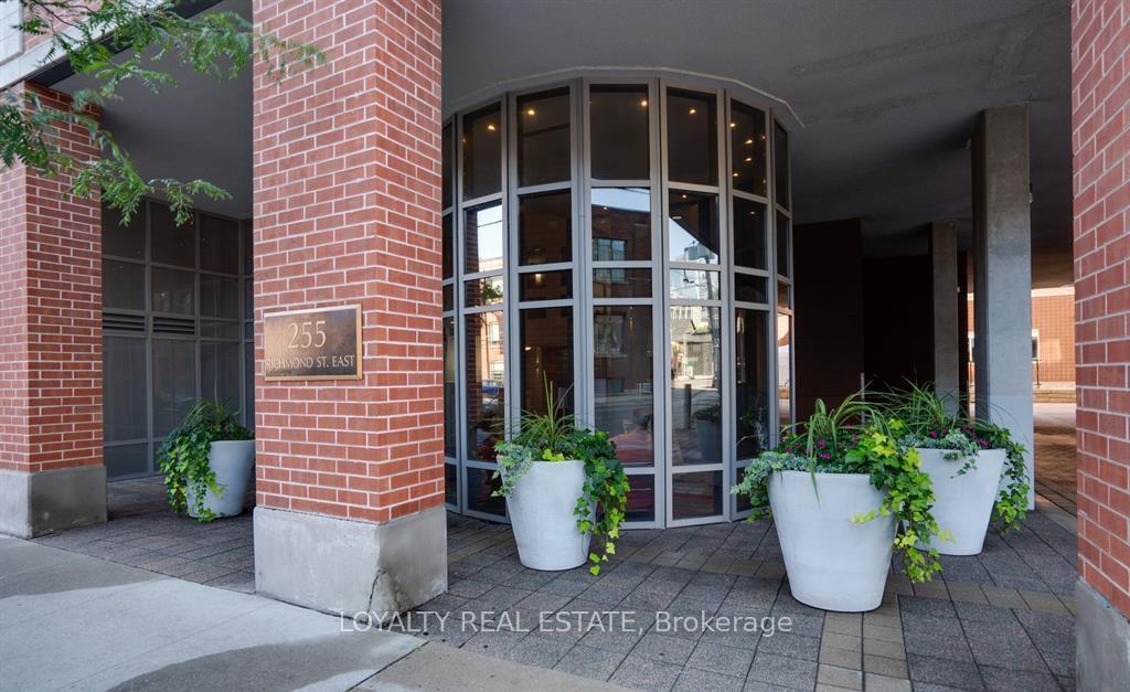 Photo 2 of Unit Ph14, 255 Richmond Street E, Toronto, Moss Park — HOMEH
