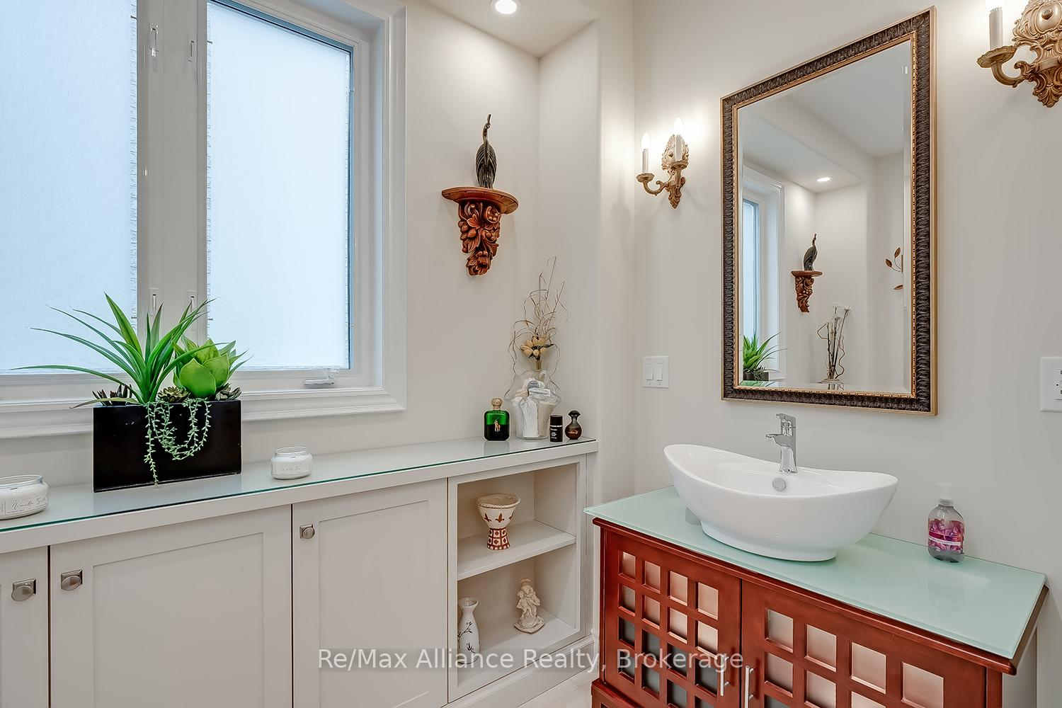 Photo 6 of 203 Burloak Drive, Oakville, Bronte — HOMEH