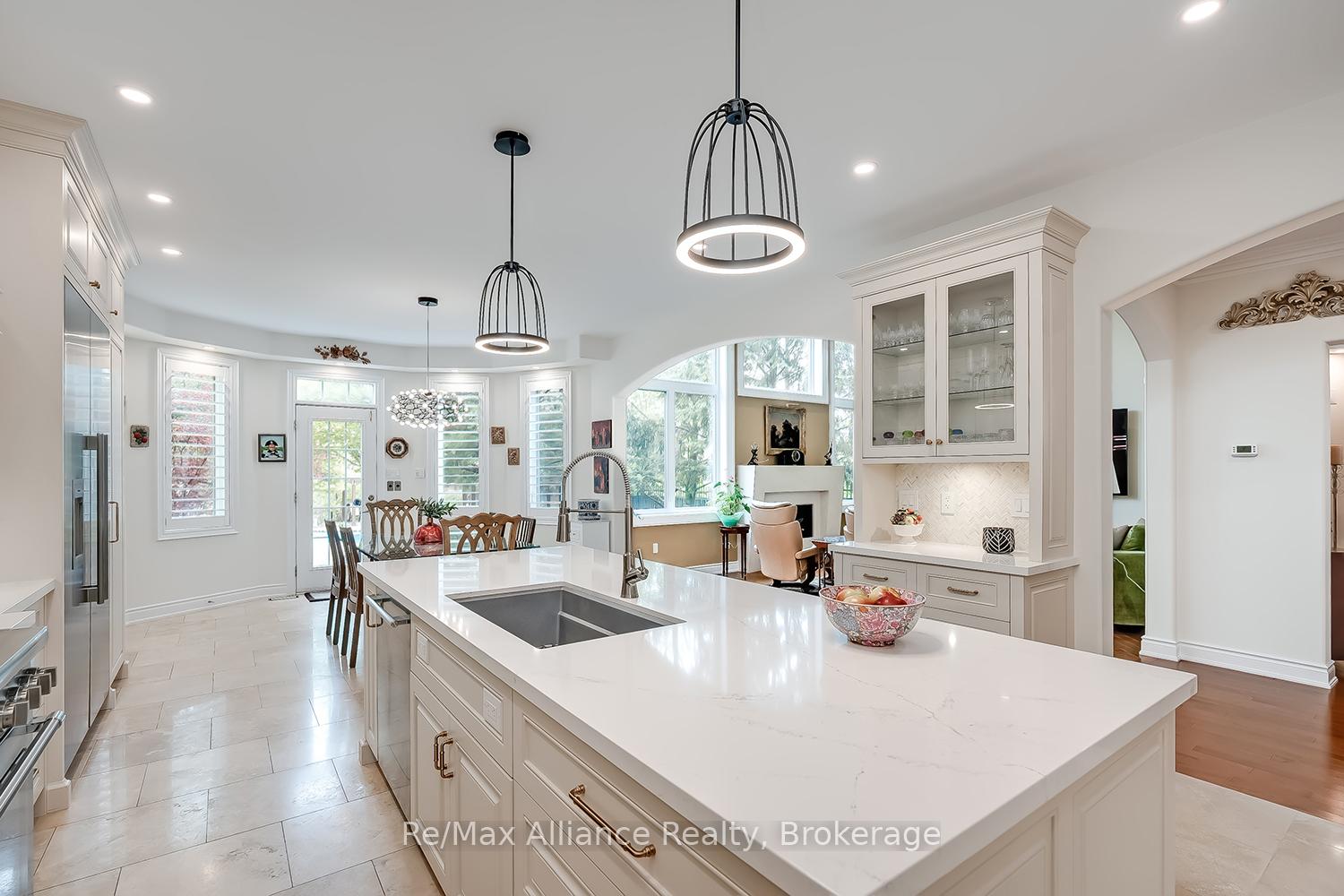 Photo 9 of 203 Burloak Drive, Oakville, Bronte — HOMEH