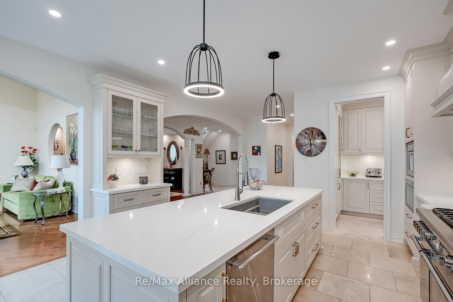 Photo 10 of 203 Burloak Drive, Oakville, Bronte — HOMEH