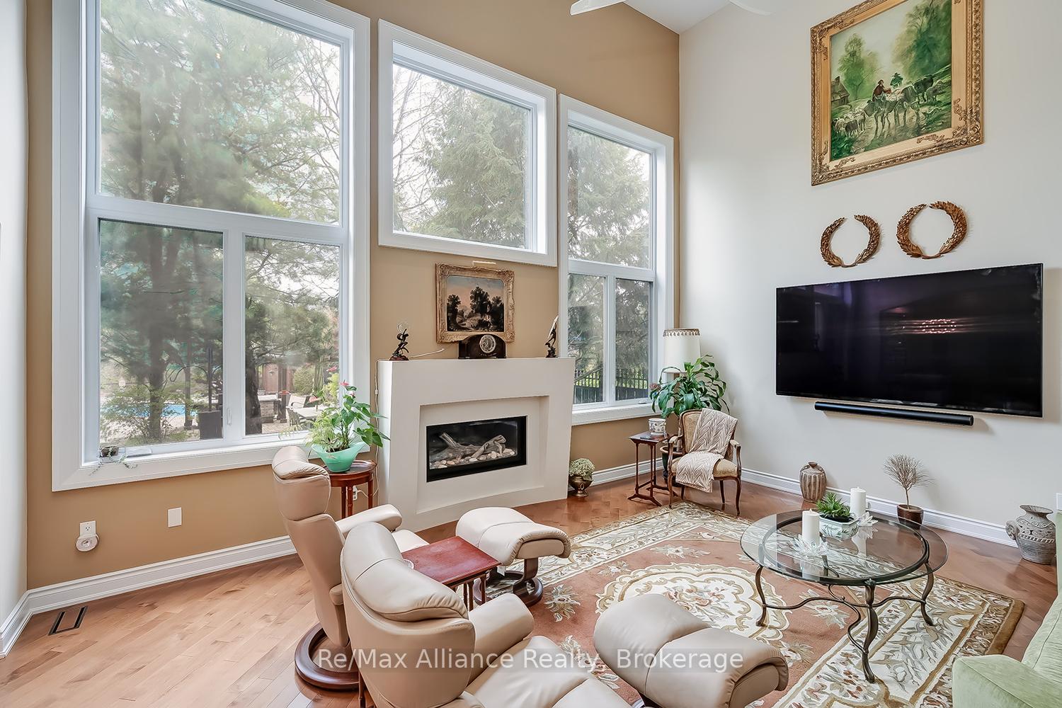 Photo 15 of 203 Burloak Drive, Oakville, Bronte — HOMEH