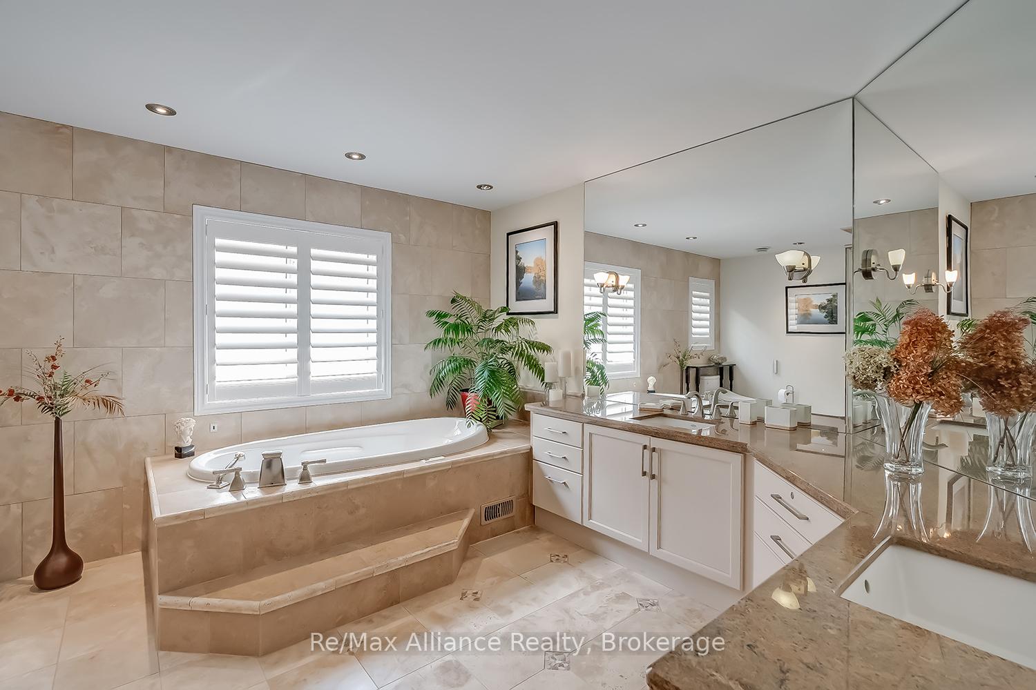 Photo 23 of 203 Burloak Drive, Oakville, Bronte — HOMEH
