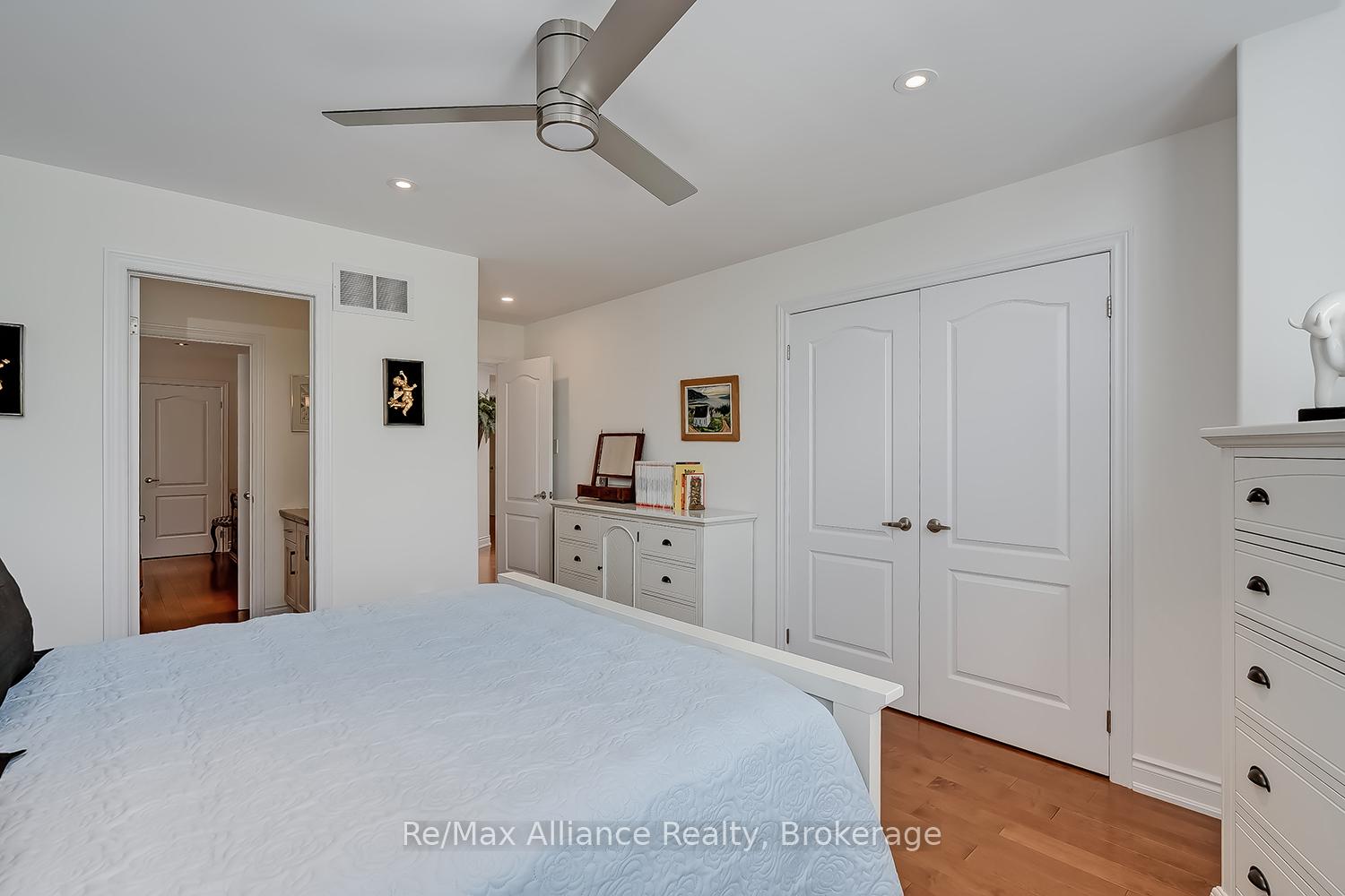 Photo 28 of 203 Burloak Drive, Oakville, Bronte — HOMEH