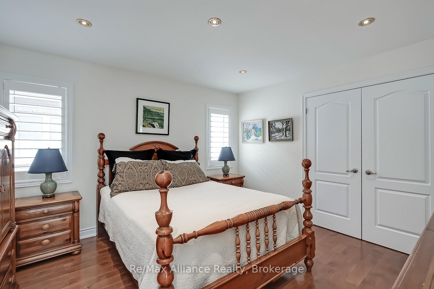 Photo 30 of 203 Burloak Drive, Oakville, Bronte — HOMEH