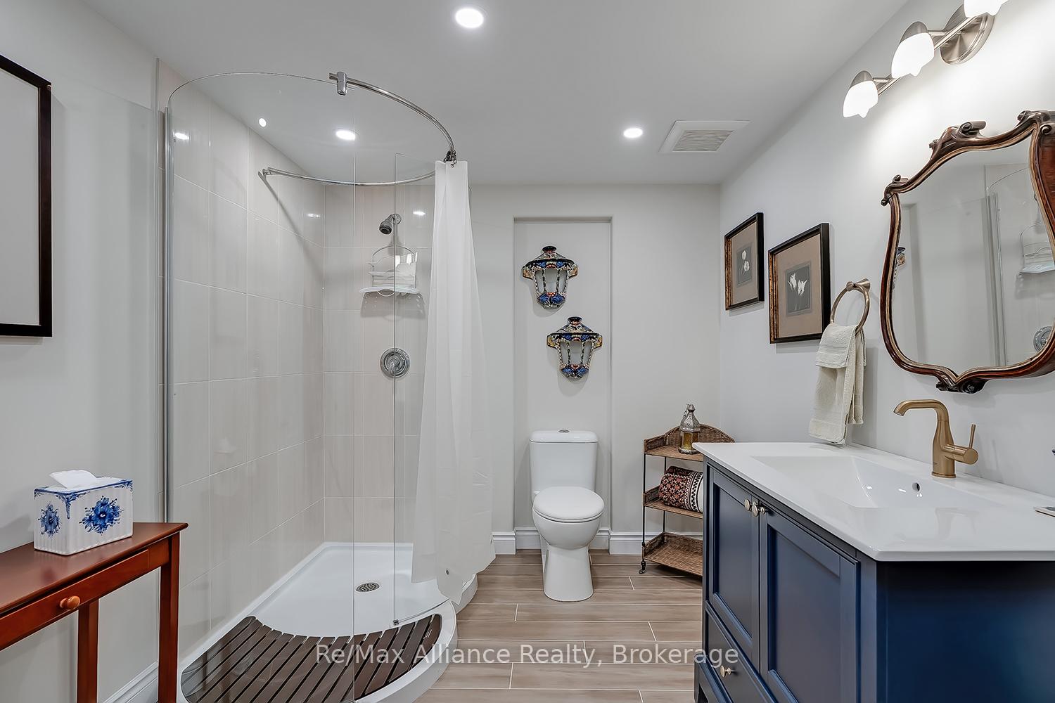 Photo 36 of 203 Burloak Drive, Oakville, Bronte — HOMEH