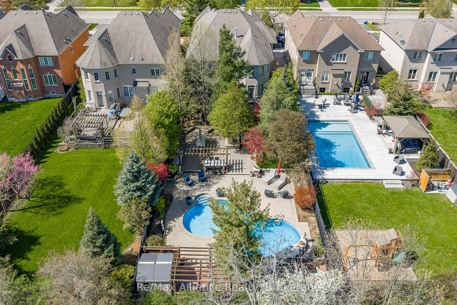 Photo 37 of 203 Burloak Drive, Oakville, Bronte — HOMEH