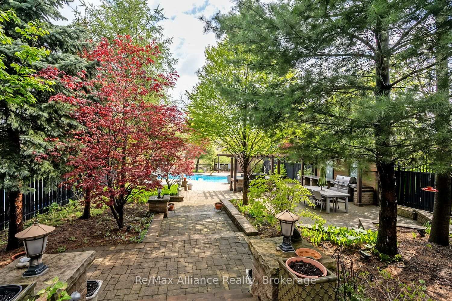 Photo 40 of 203 Burloak Drive, Oakville, Bronte — HOMEH