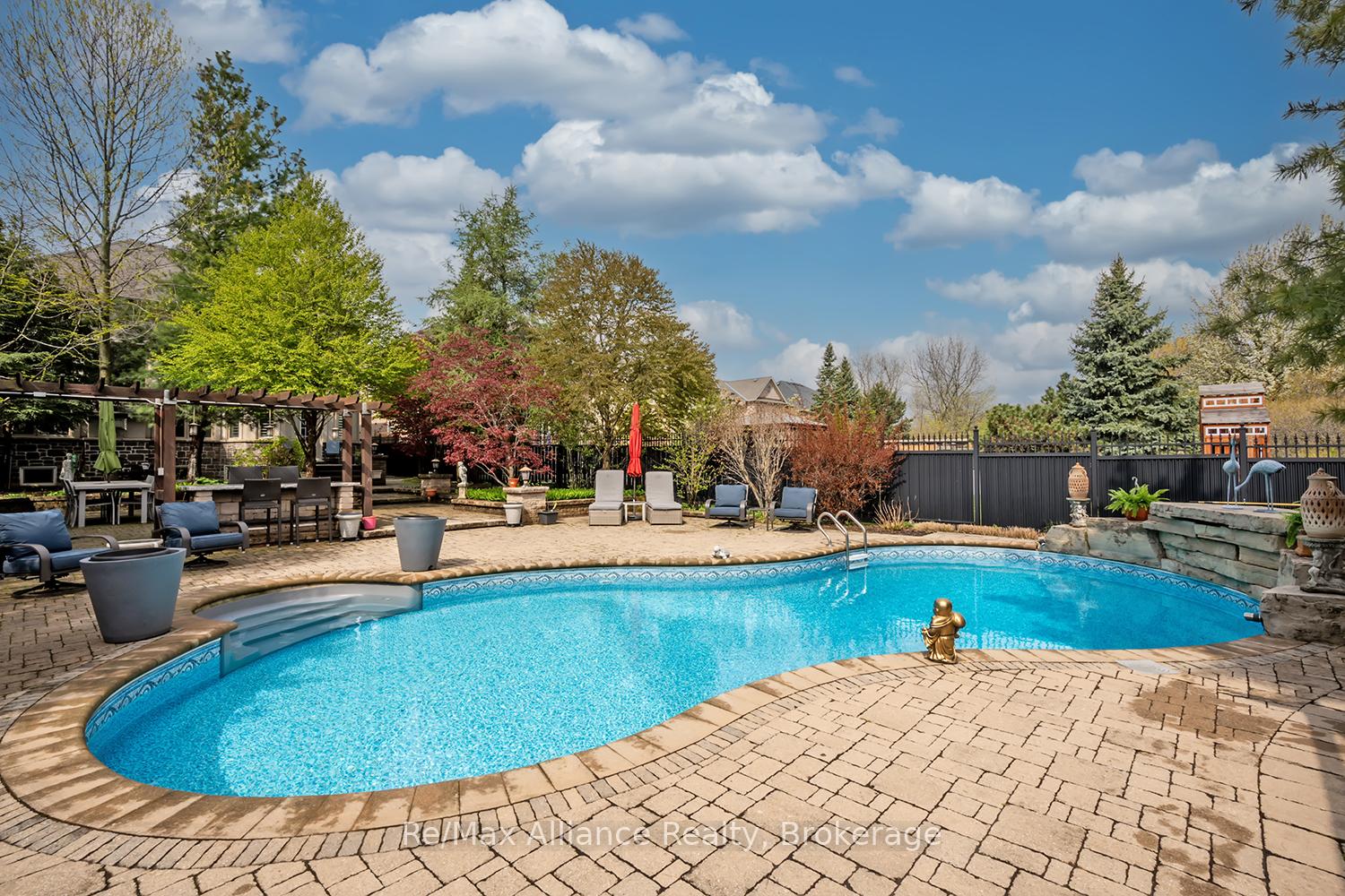 Photo 45 of 203 Burloak Drive, Oakville, Bronte — HOMEH