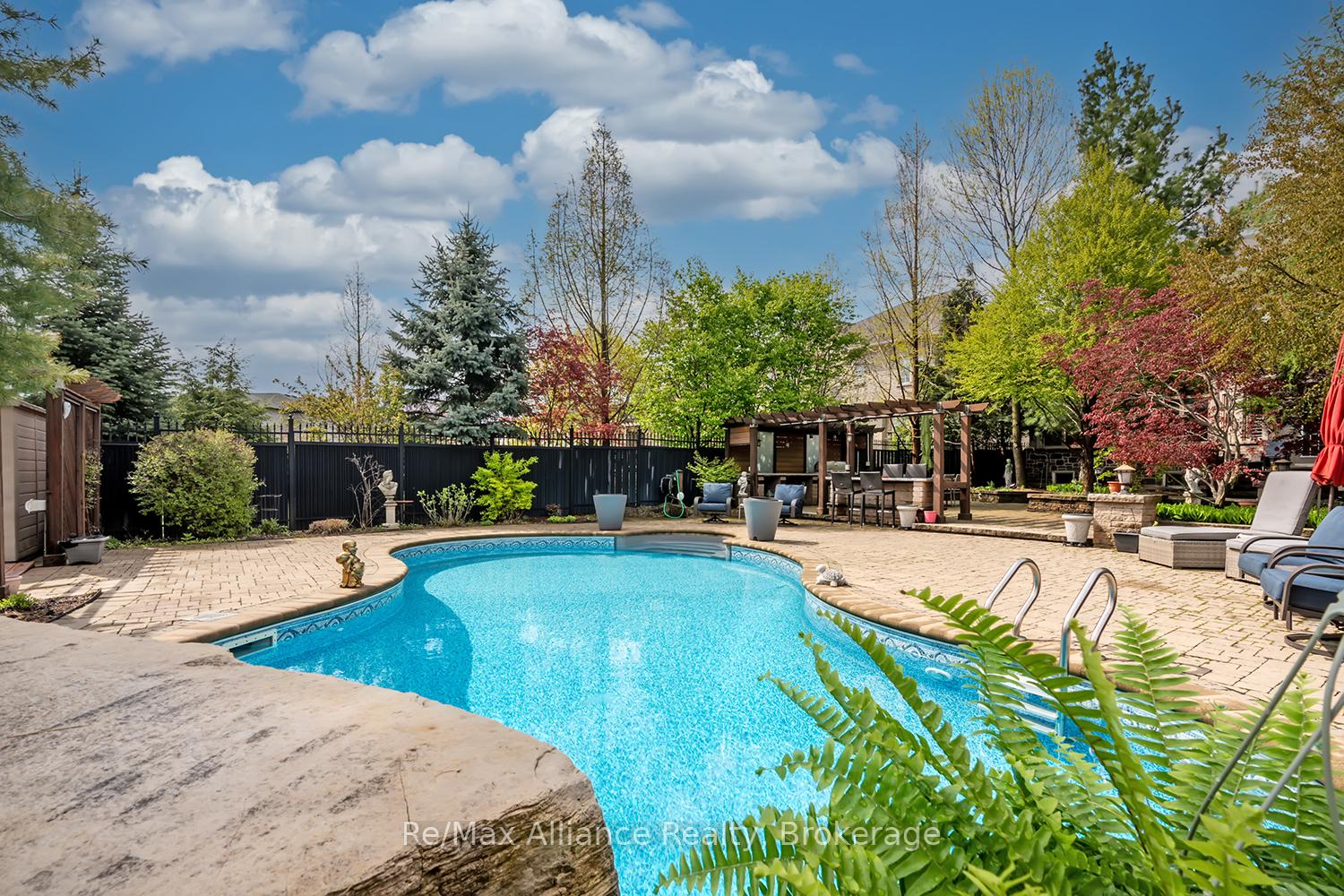Photo 47 of 203 Burloak Drive, Oakville, Bronte — HOMEH