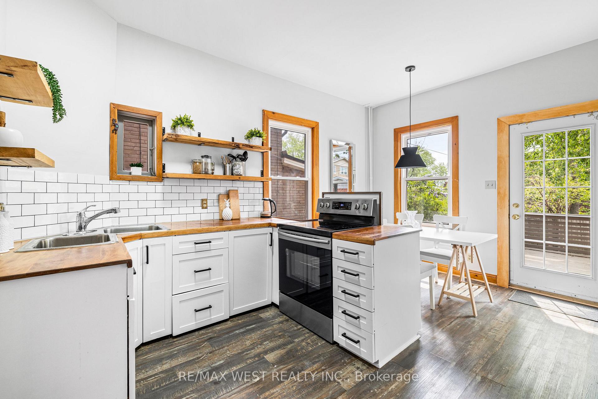 Photo 7 of 151 Humberside Avenue, Toronto, High Park North — HOMEH