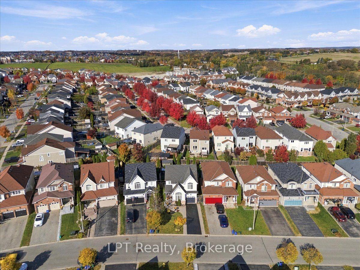 Photo 4 of 1334 Tall Pine Avenue, Oshawa, Pinecrest — HOMEH