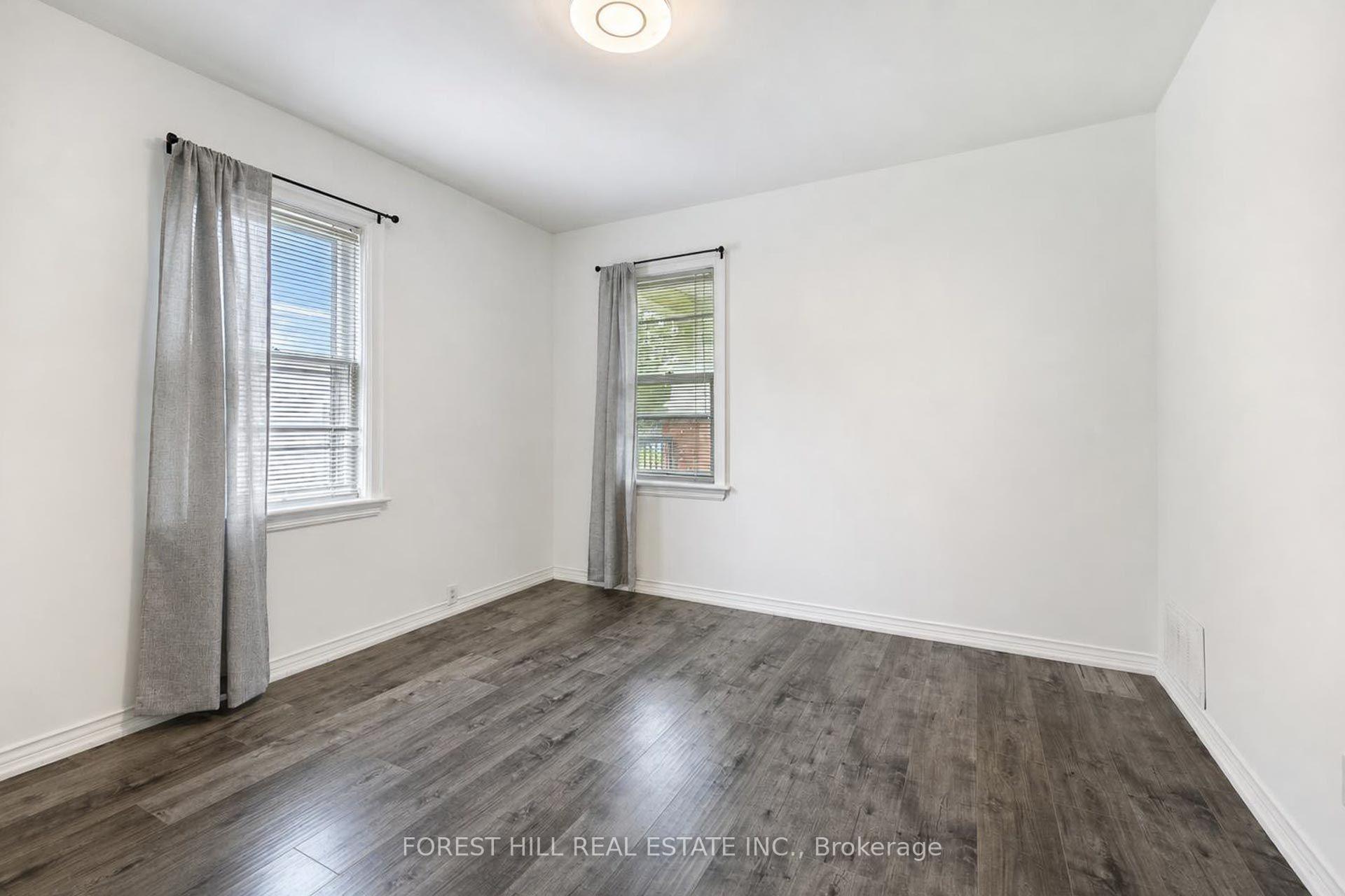Photo 11 of 29 Thorndale Street S, Hamilton, Ainslie Wood — HOMEH