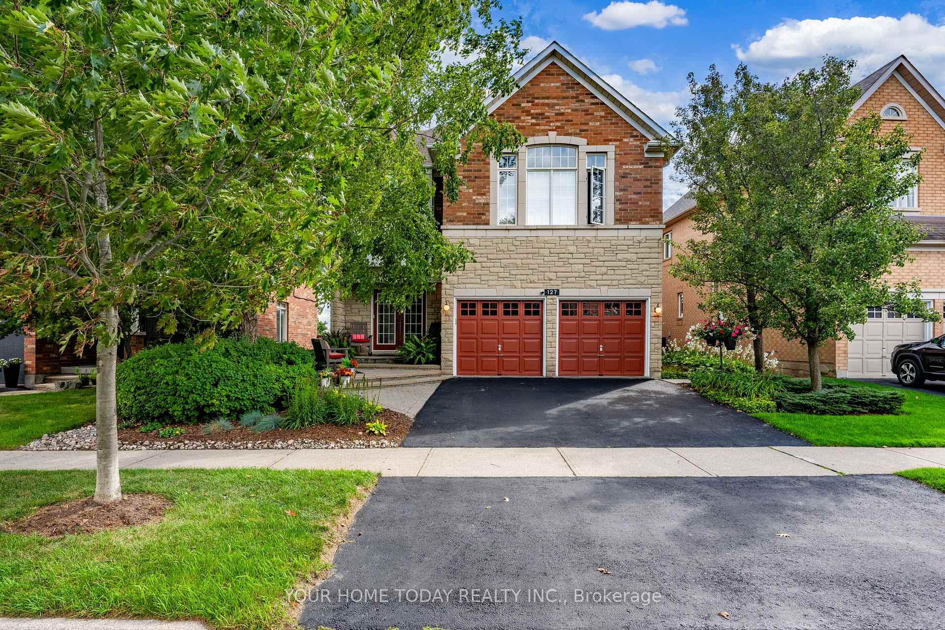 Photo 2 of 127 Miller Drive, Halton Hills, Georgetown — HOMEH