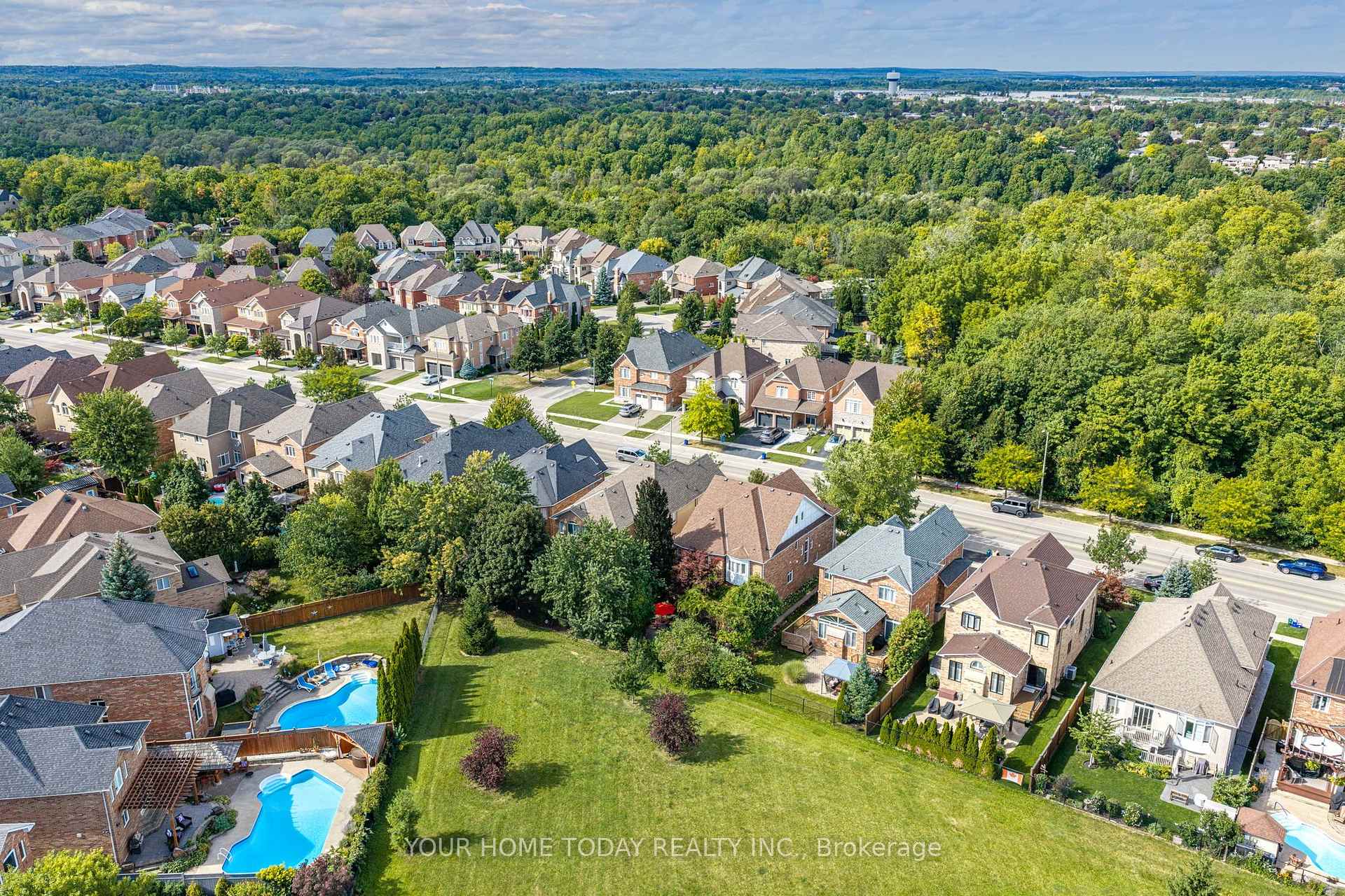 Photo 48 of 127 Miller Drive, Halton Hills, Georgetown — HOMEH
