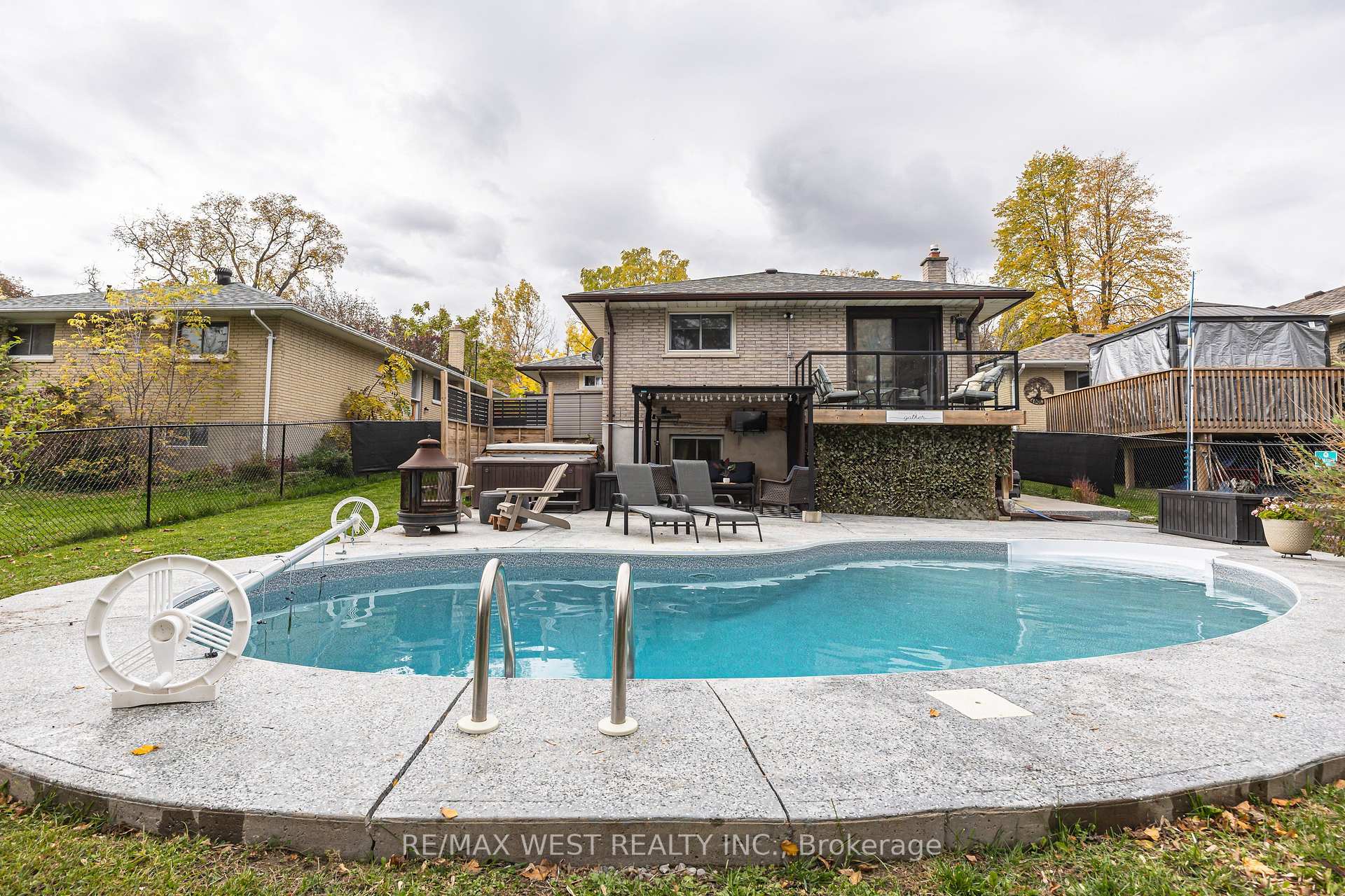 Photo 2 of 201 Bigelow Street, Scugog, Port Perry — HOMEH